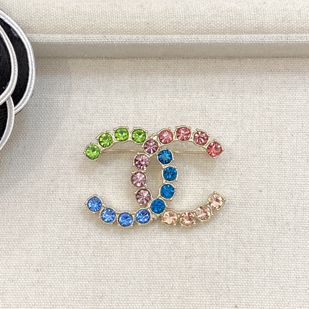 [TOP] CHANEL Brooch with Colorful Diamonds - Gold