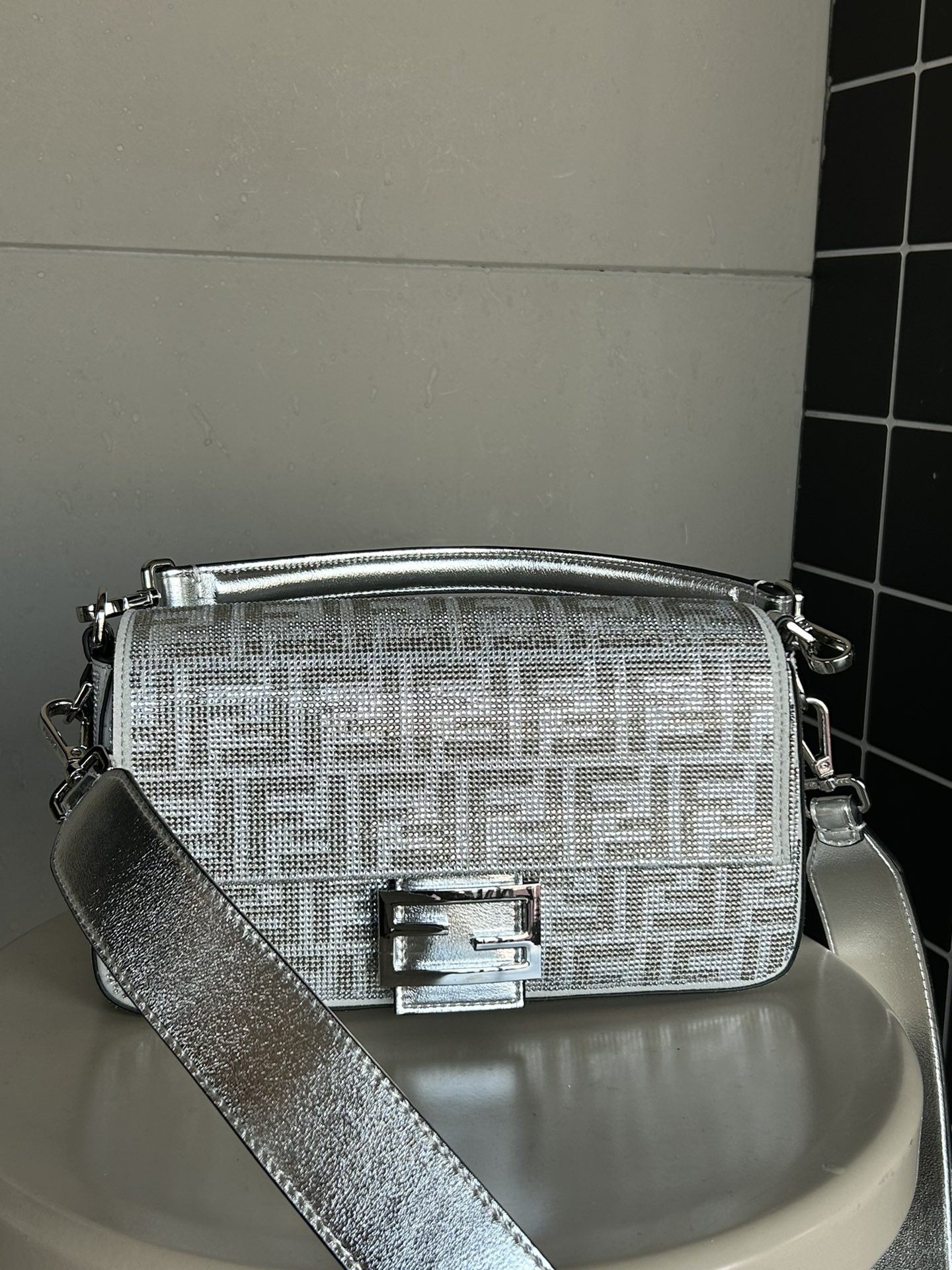 [TOP] FENDI Full Medium Baguette Bag 26*15*5cm - Silver