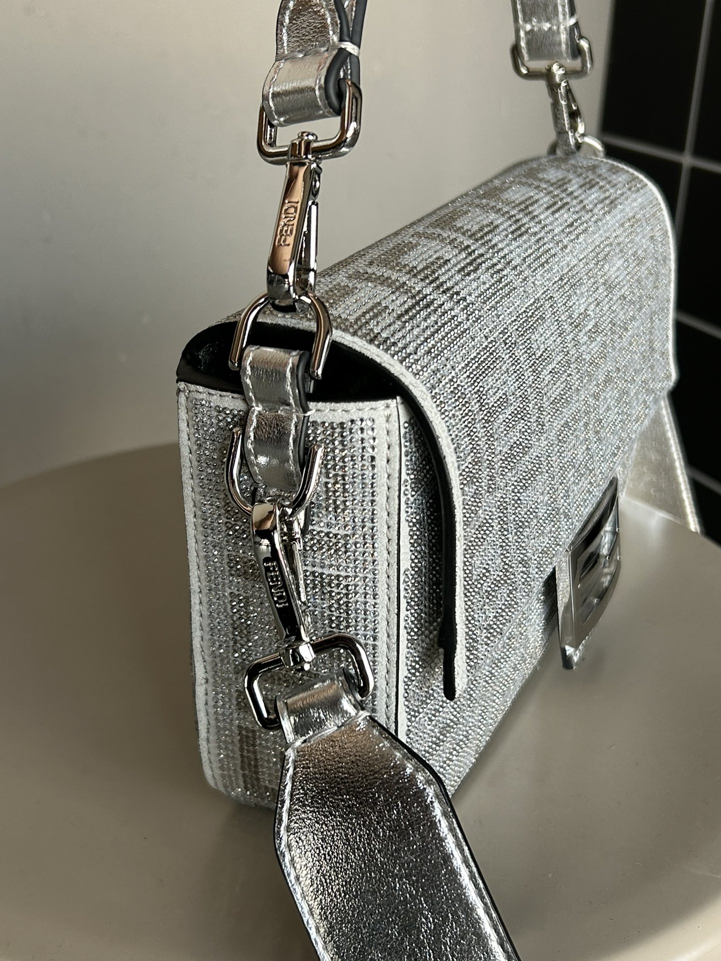 [TOP] FENDI Full Medium Baguette Bag 26*15*5cm - Silver