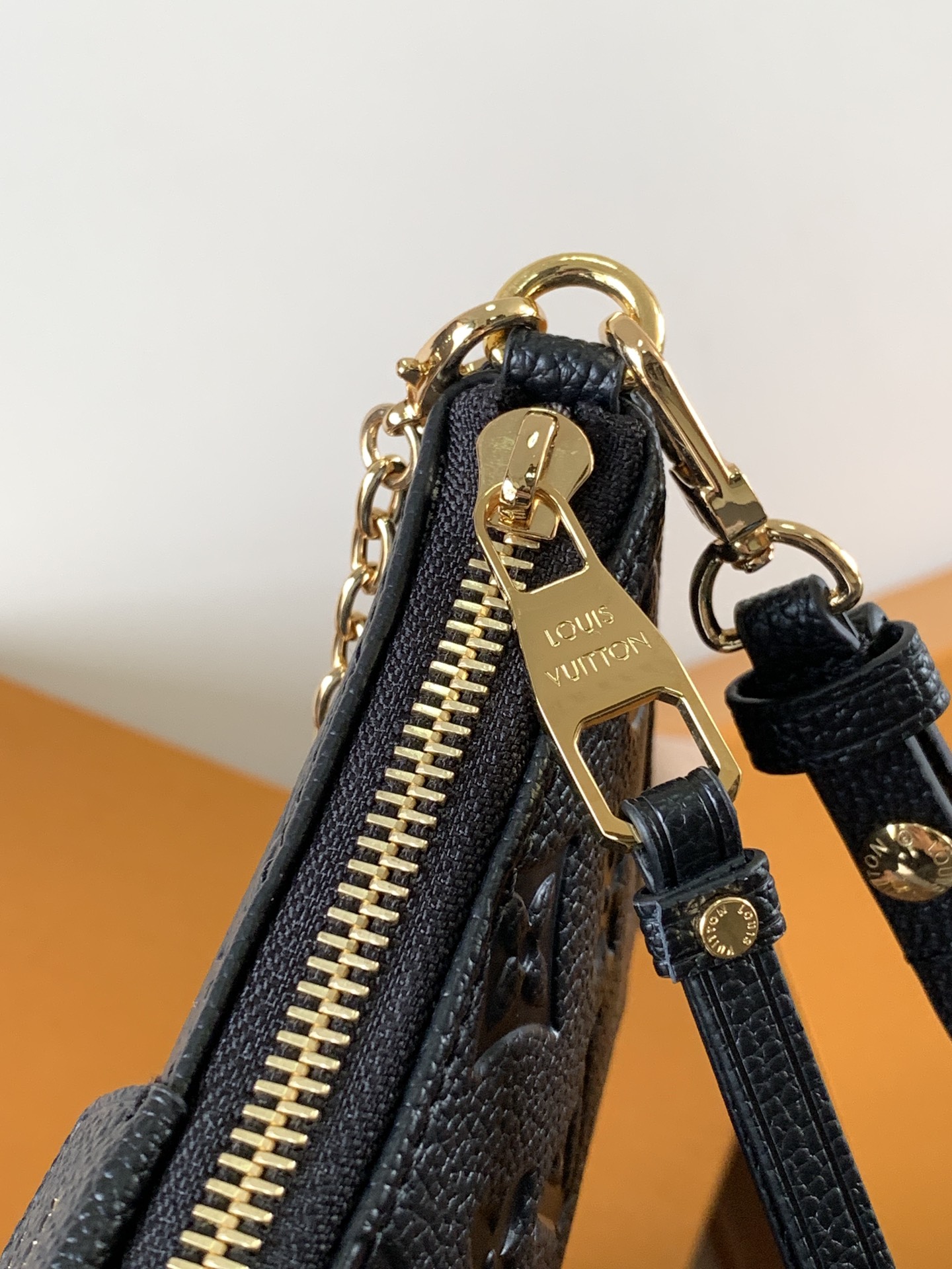 [TOP] Louis Vuitton LV Easy Pouch Bag Handbag  19*11.5*3cm - 3 Colour