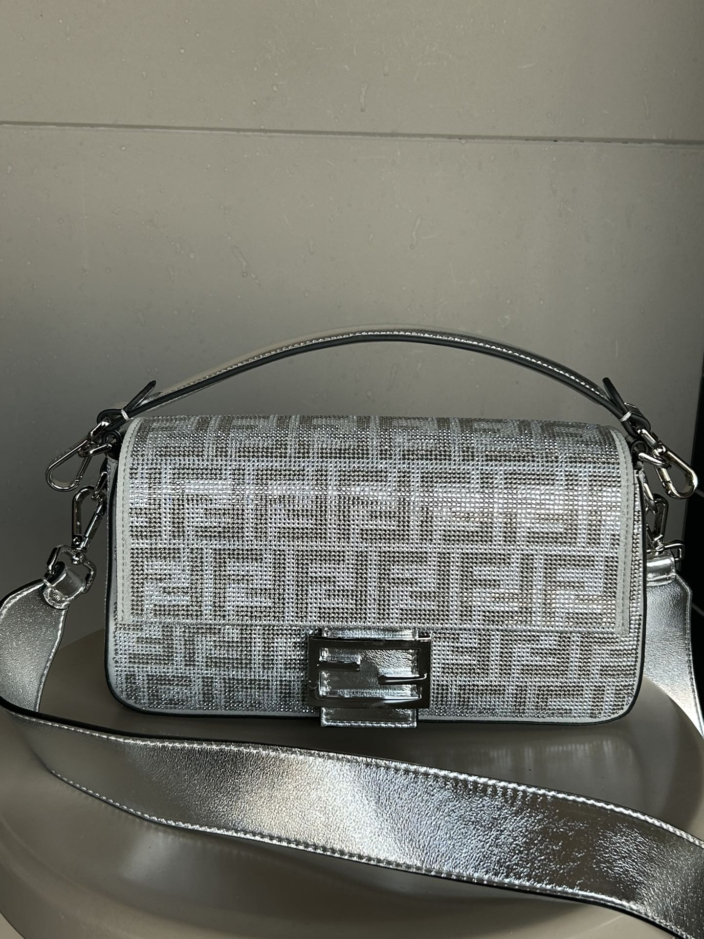 [TOP] FENDI Full Medium Baguette Bag 26*15*5cm - Silver