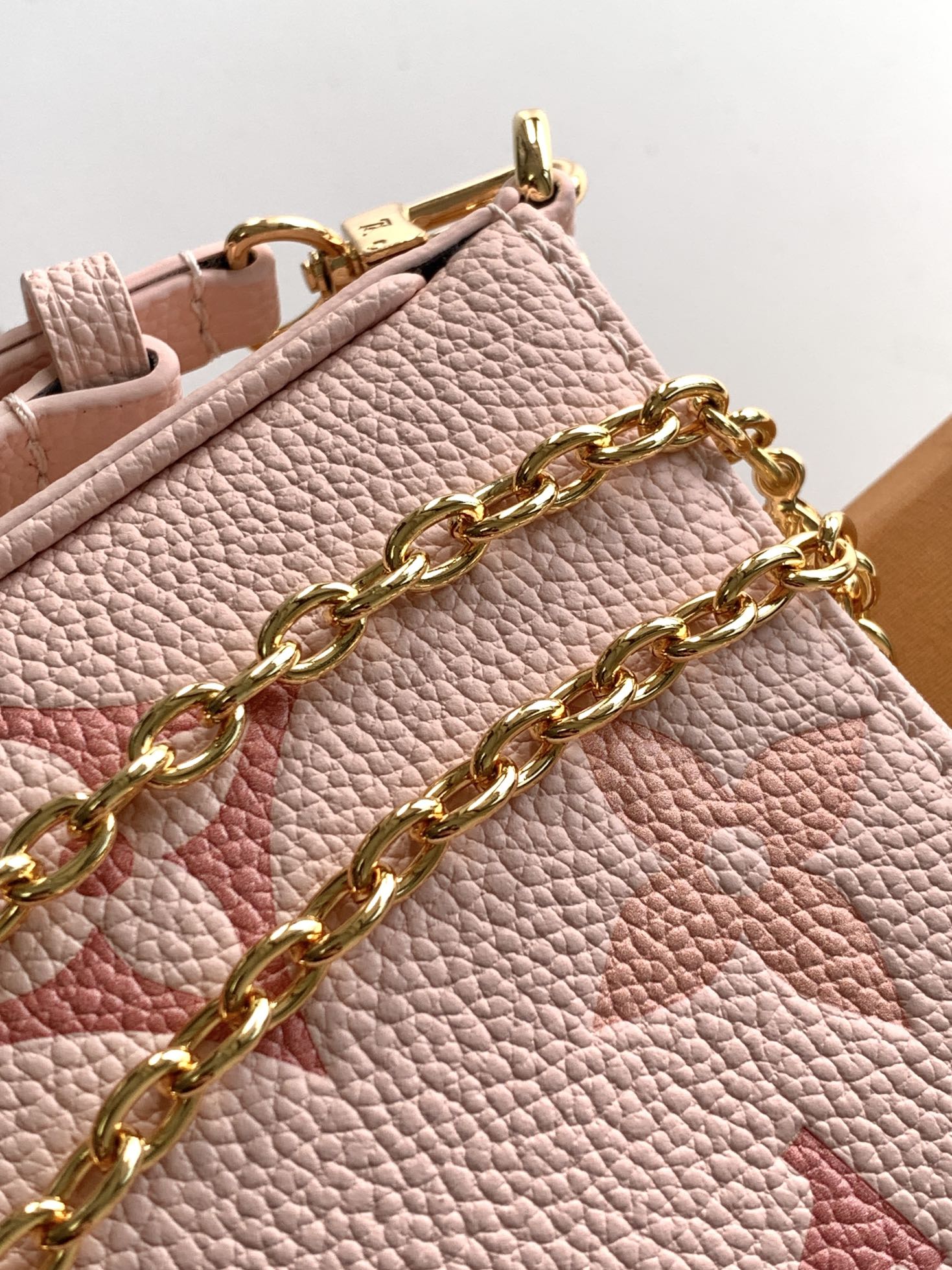 [TOP] Louis Vuitton LV Easy Pouch Bag Handbag 19*11.5*3cm - Pink