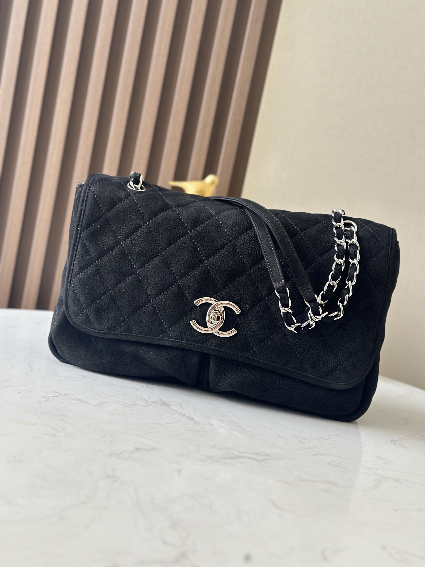 [TOP] CHANEL Oversized Logo Suede Double Pocket Chain Flap Bag 34x25x10cm- 2 Colors