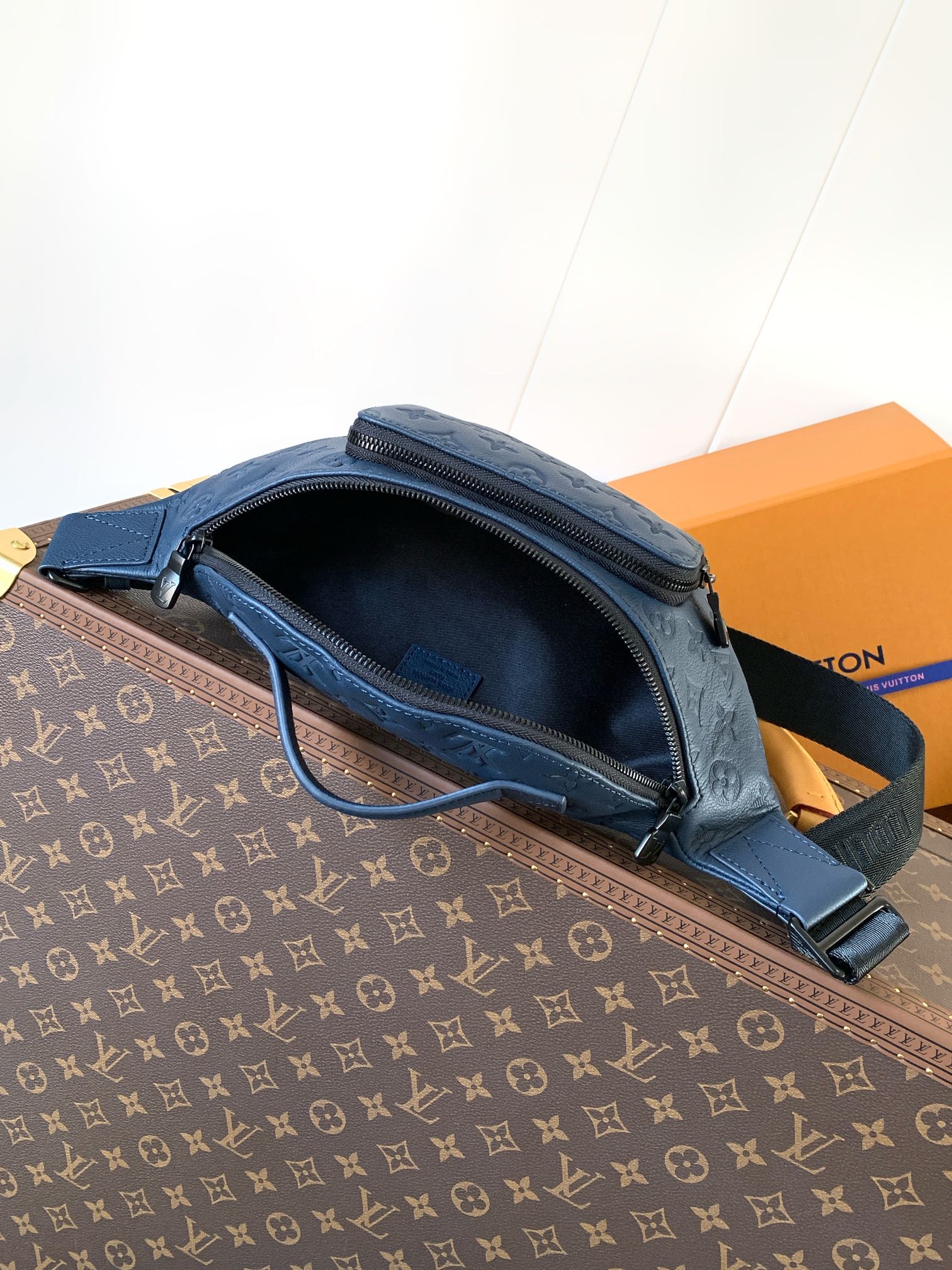 [TOP] Louis Vuitton LV Monogram Shadow Rush Bag Calfskin 30x15x8cm - 3 Colour