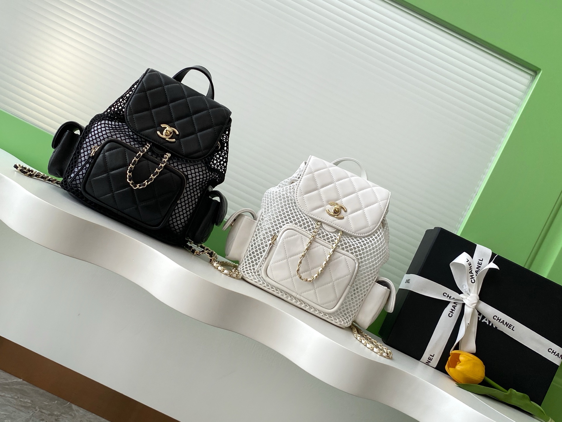 [TOP] CHANEL Hollow Mesh Backpack  25-23-13cm - 2 Colors