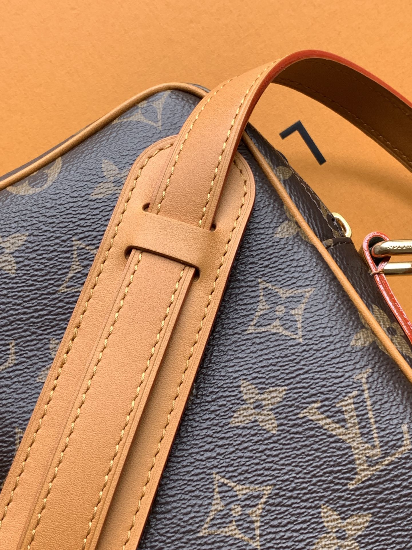 [TOP] Louis Vuitton LV Amazone Crossbody Bag Cowhide 13.5*20*8CM - Brown