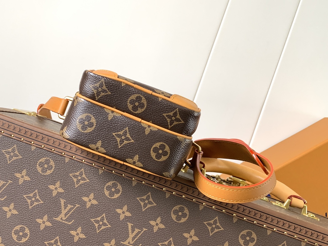 [TOP] Louis Vuitton LV Amazone Crossbody Bag Cowhide 13.5*20*8CM - Brown