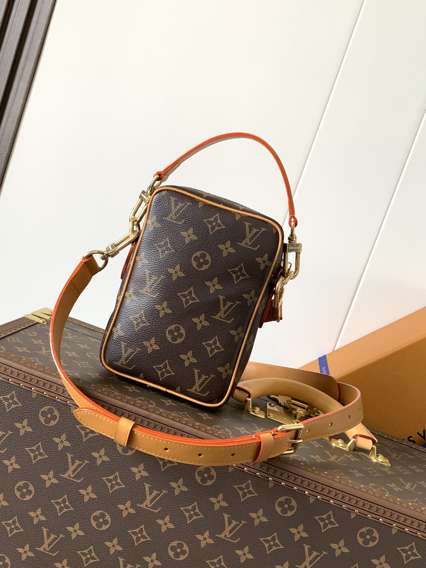 [TOP] Louis Vuitton LV Danube Crossbody Bag Cowhide 16*21*6CM - Brown