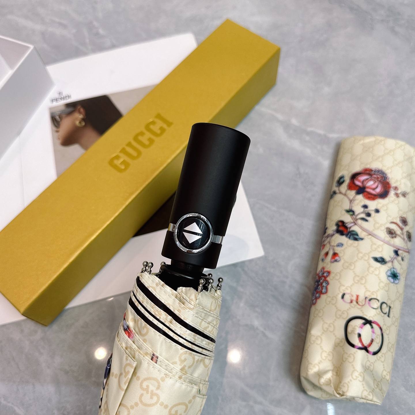 [TOP] GUCCI Umbrella - Beige