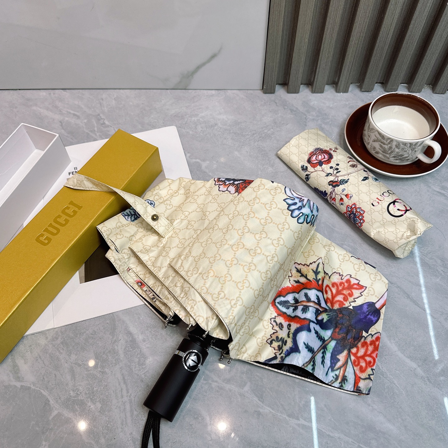 [TOP] GUCCI Umbrella - Beige