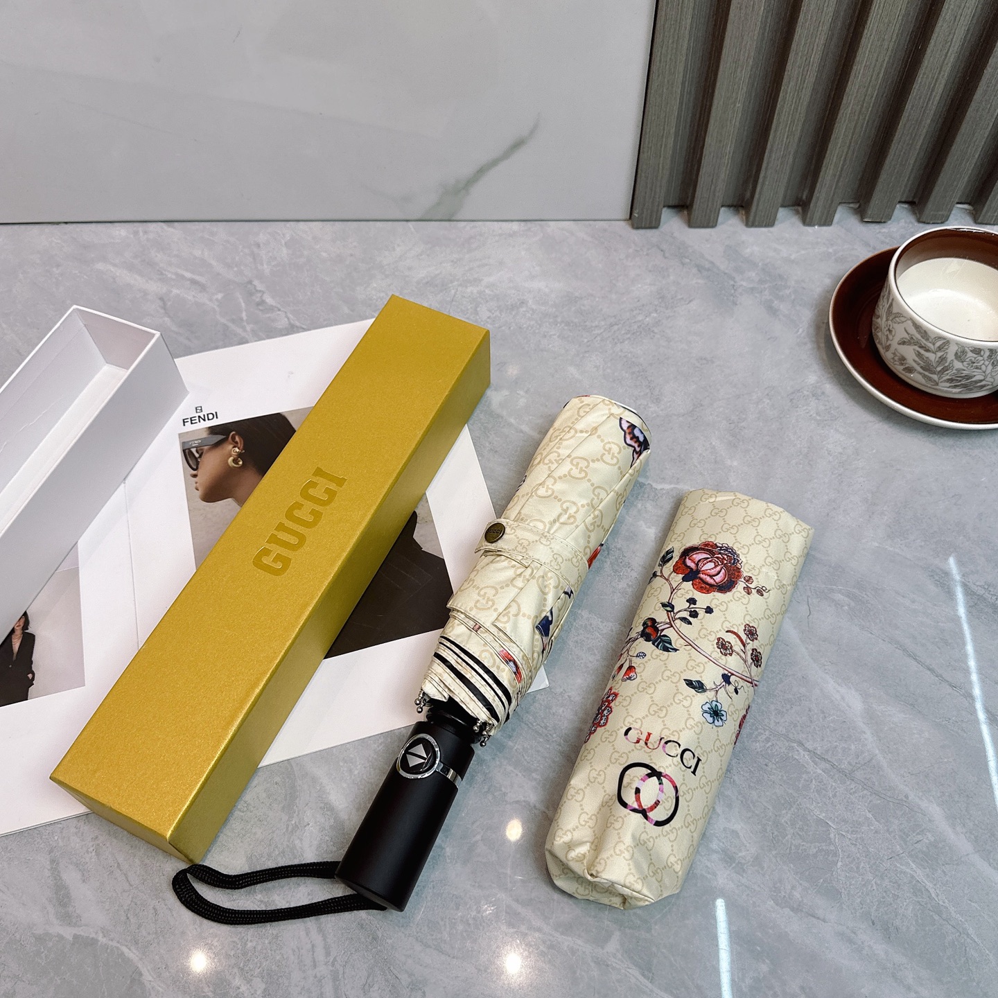 [TOP] GUCCI Umbrella - Beige