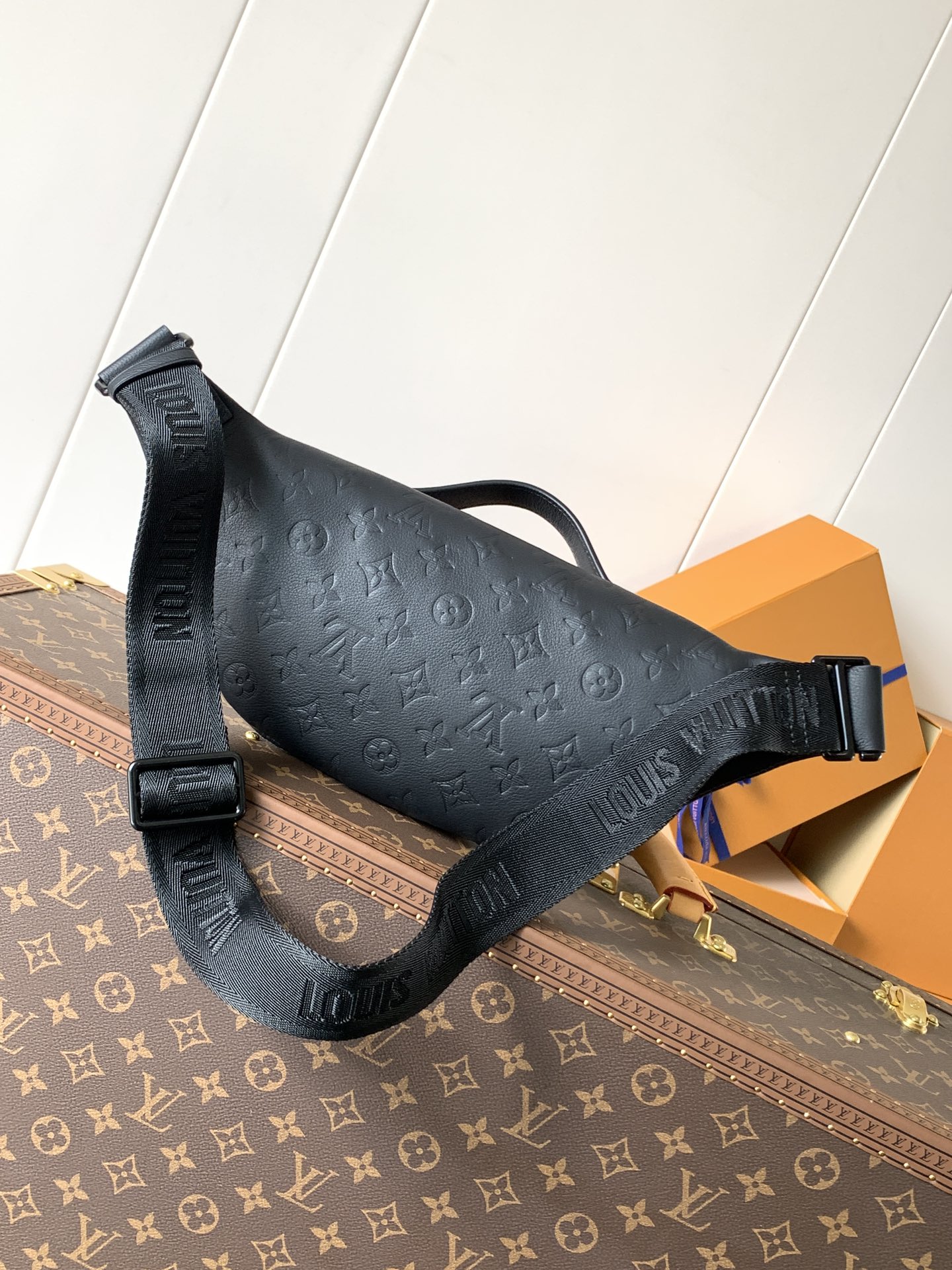 [TOP] Louis Vuitton LV Monogram Shadow Rush Bag Calfskin 30x15x8cm - 3 Colour