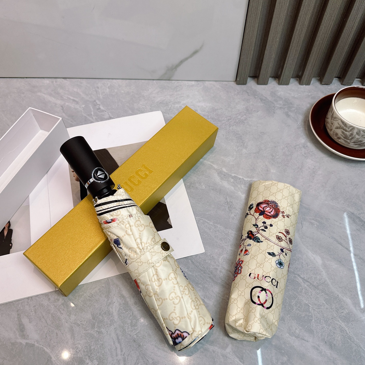 [TOP] GUCCI Umbrella - Beige