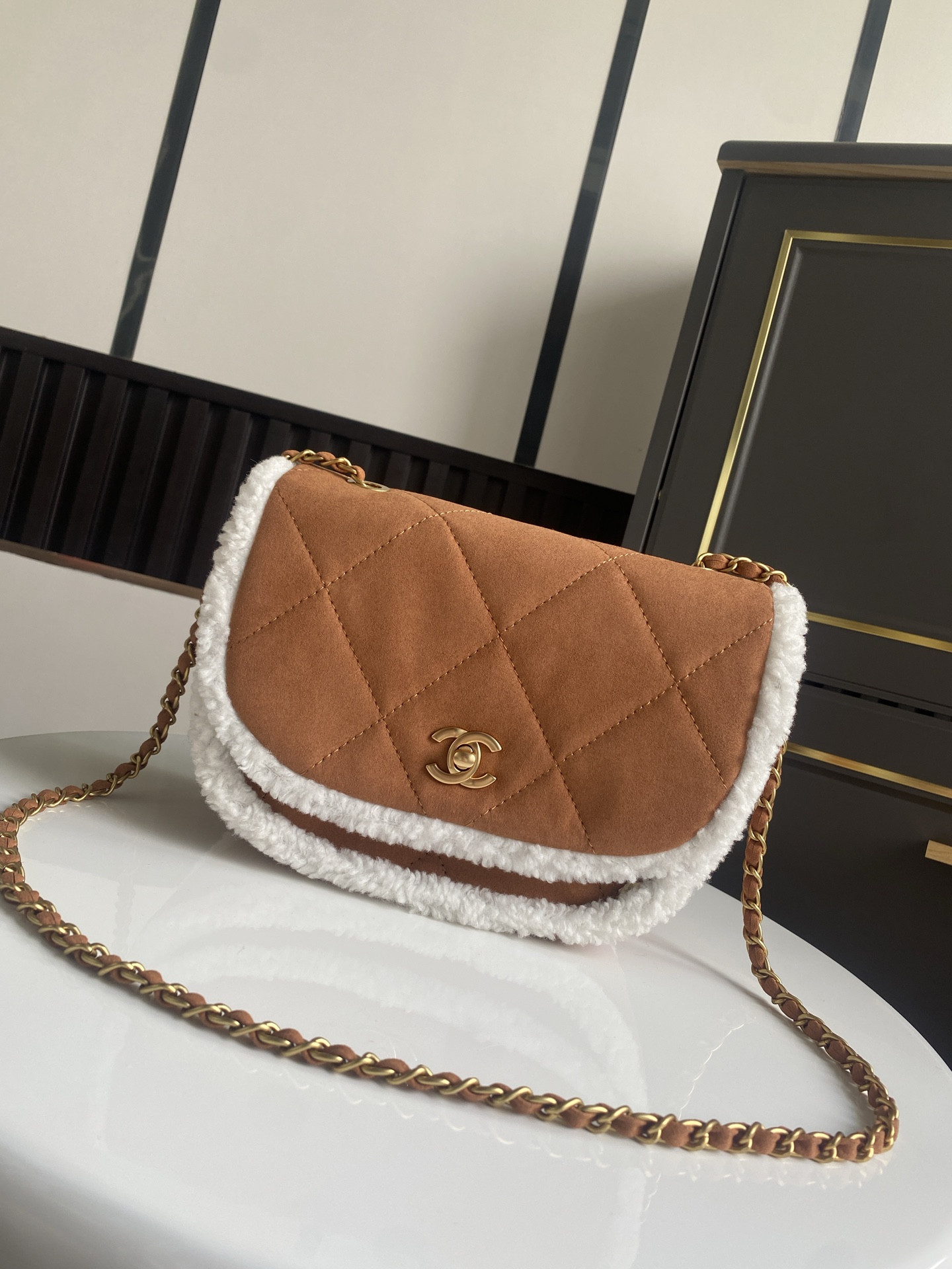 [TOP] CHANEL Wool & Calfskin Crossbody Bag 24×16×9cm - 2 Colors