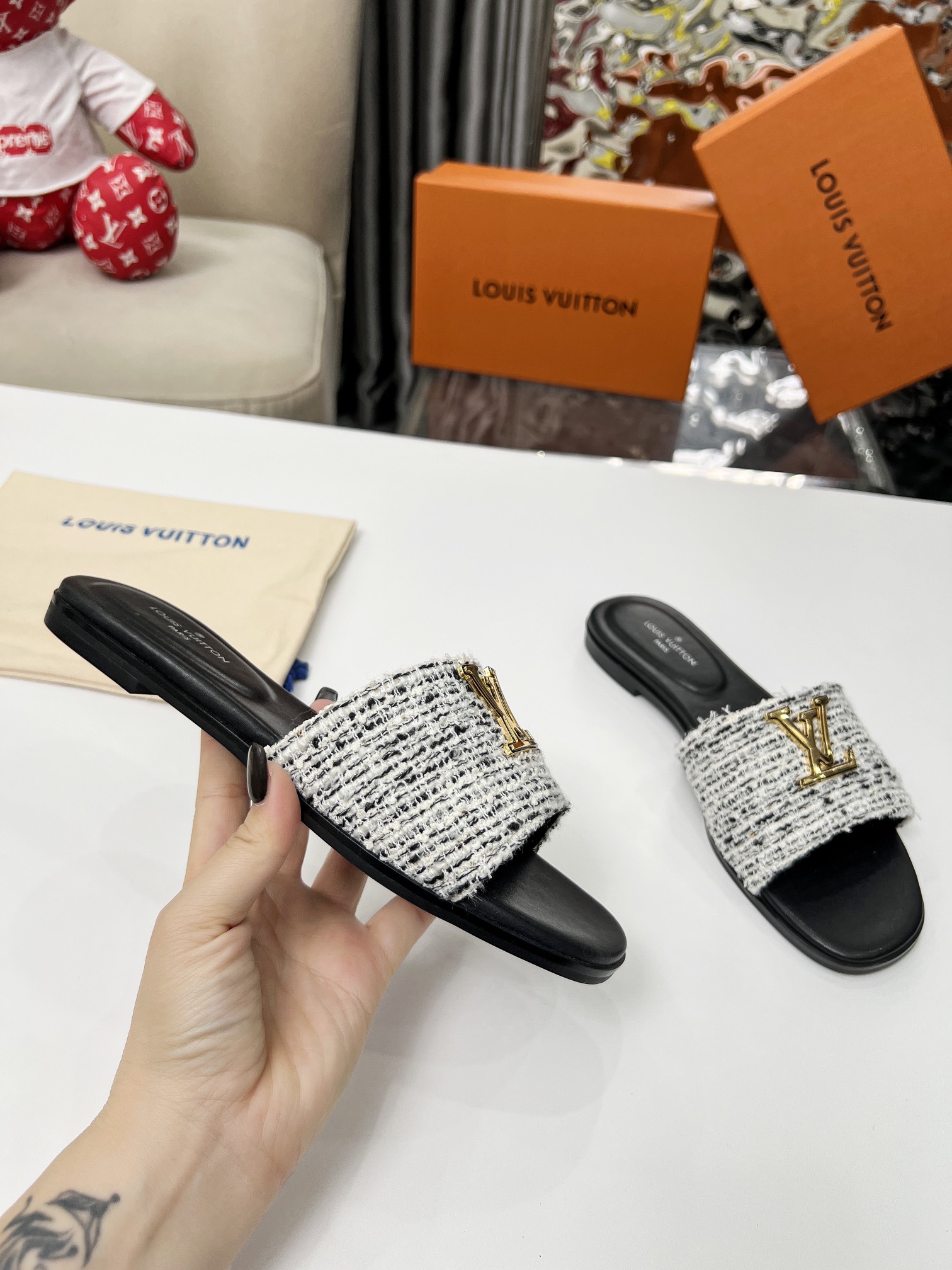 [TOP] Louis Vuitton LV Rubber-Soled Slippers - 4 Colour
