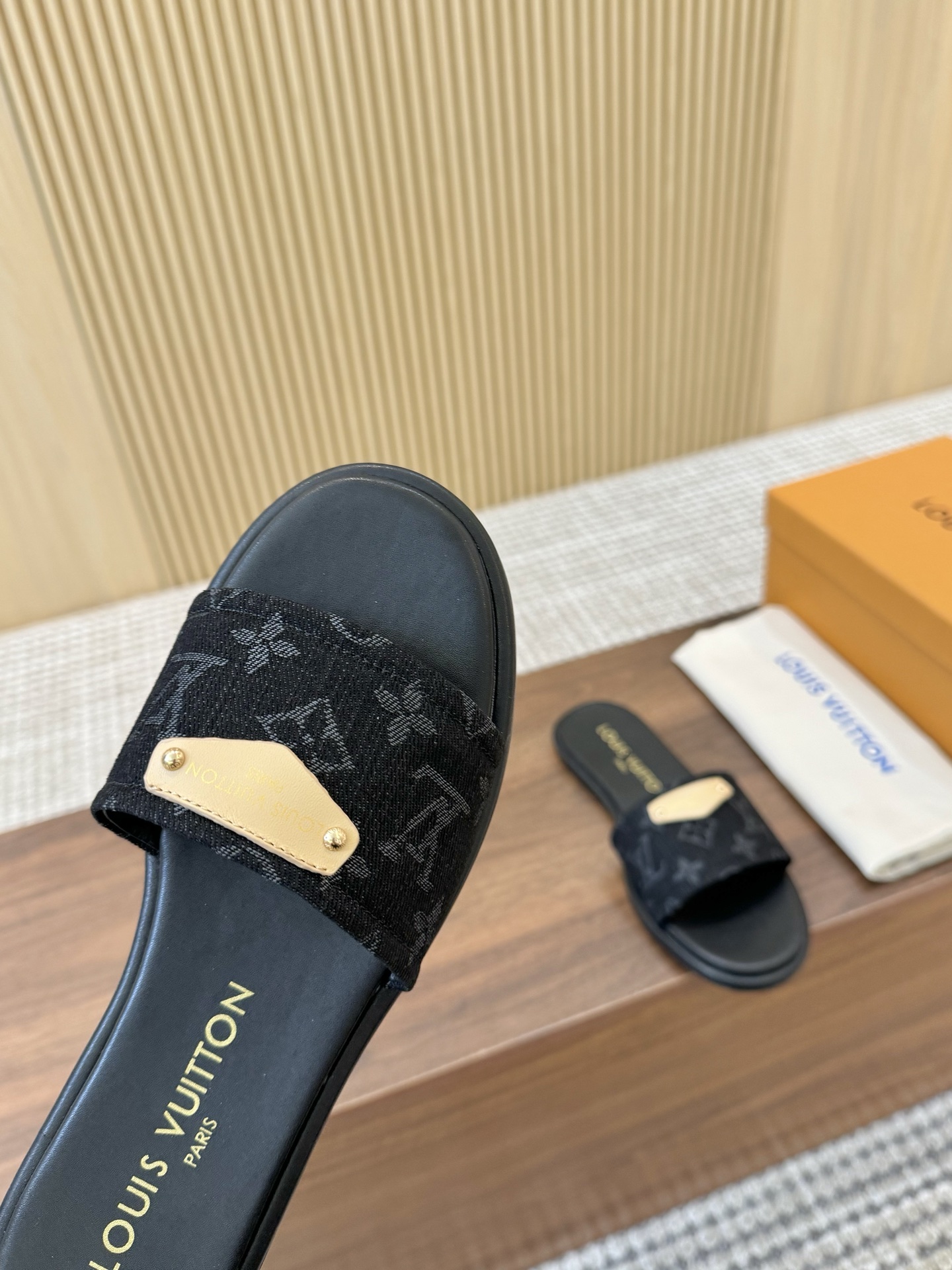 [TOP] Louis Vuitton LV Rubber-Soled Slippers - 6 Colour