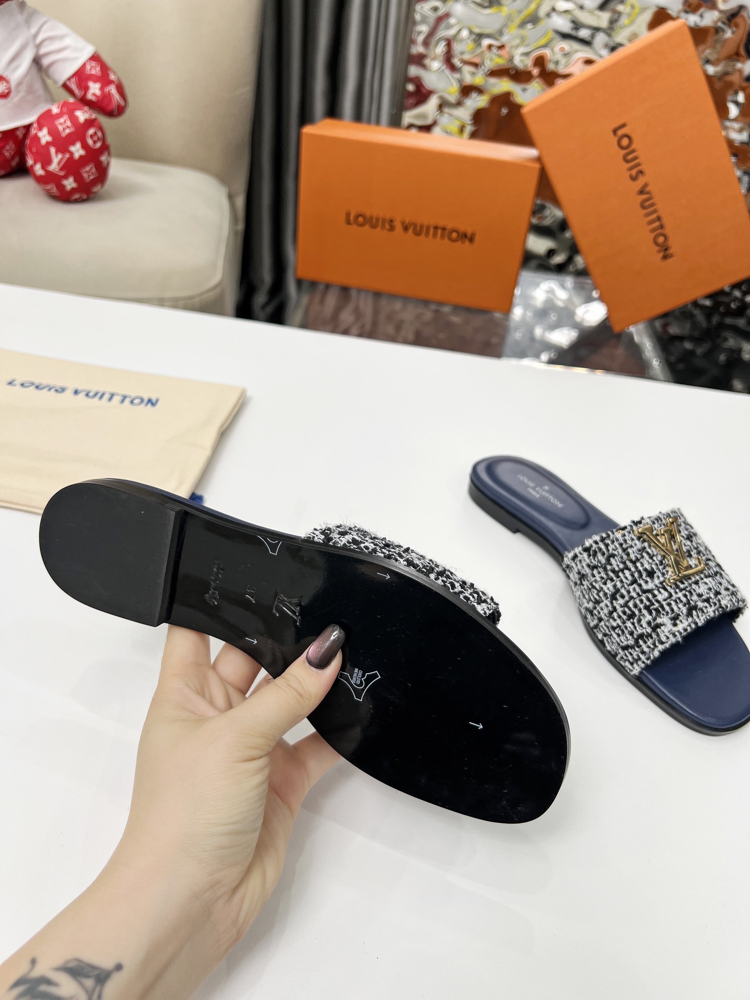 [TOP] Louis Vuitton LV Rubber-Soled Slippers - 4 Colour