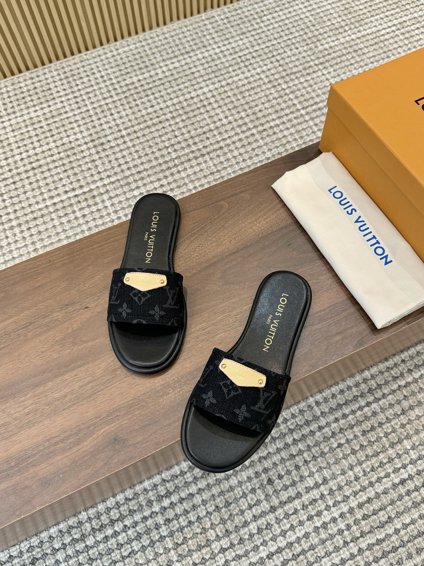 [TOP] Louis Vuitton LV Rubber-Soled Slippers - 6 Colour