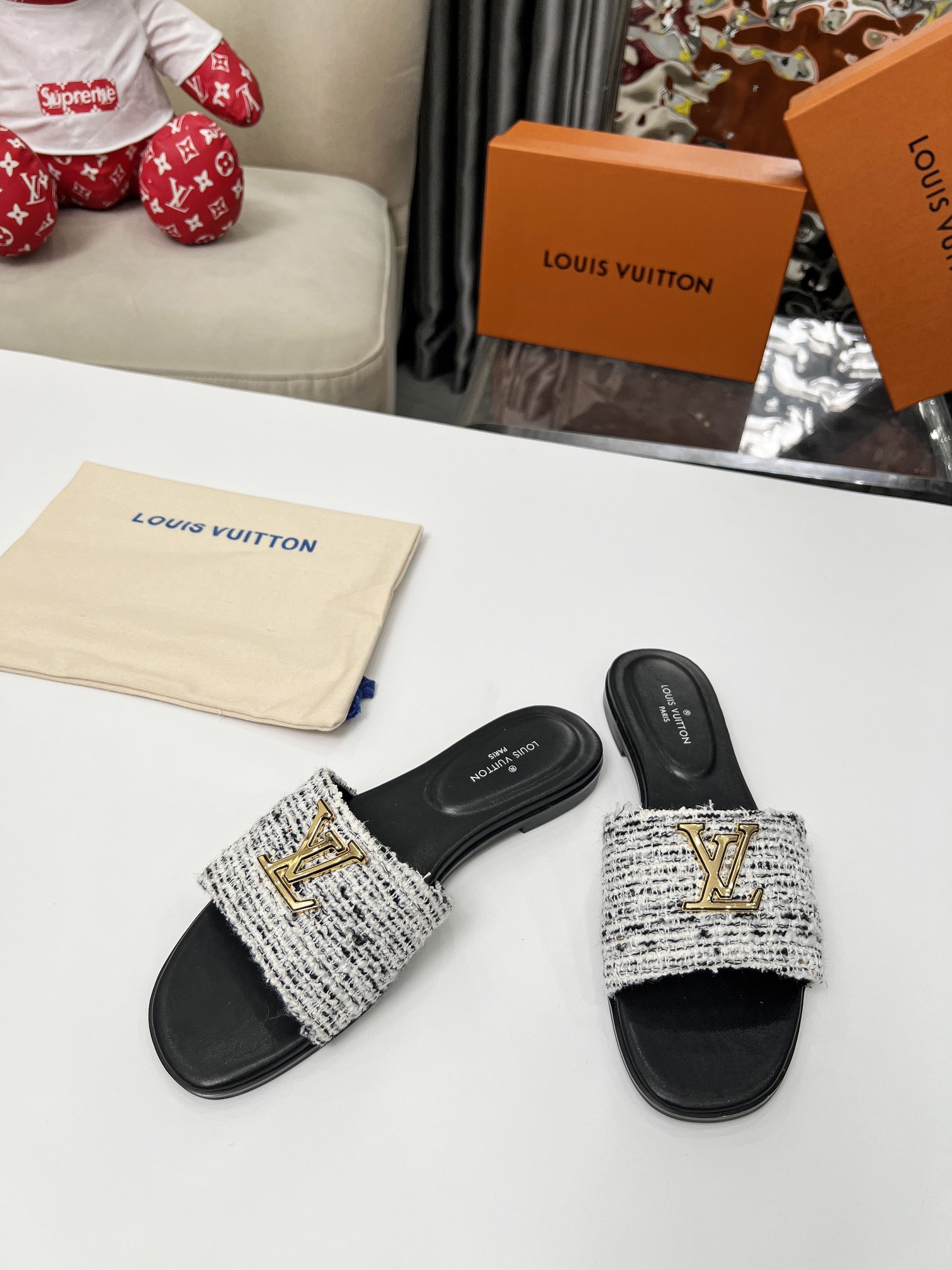 [TOP] Louis Vuitton LV Rubber-Soled Slippers - 4 Colour