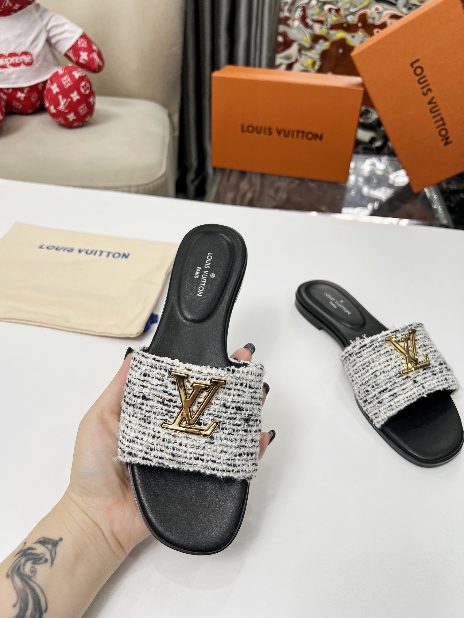 [TOP] Louis Vuitton LV Rubber-Soled Slippers - 4 Colour