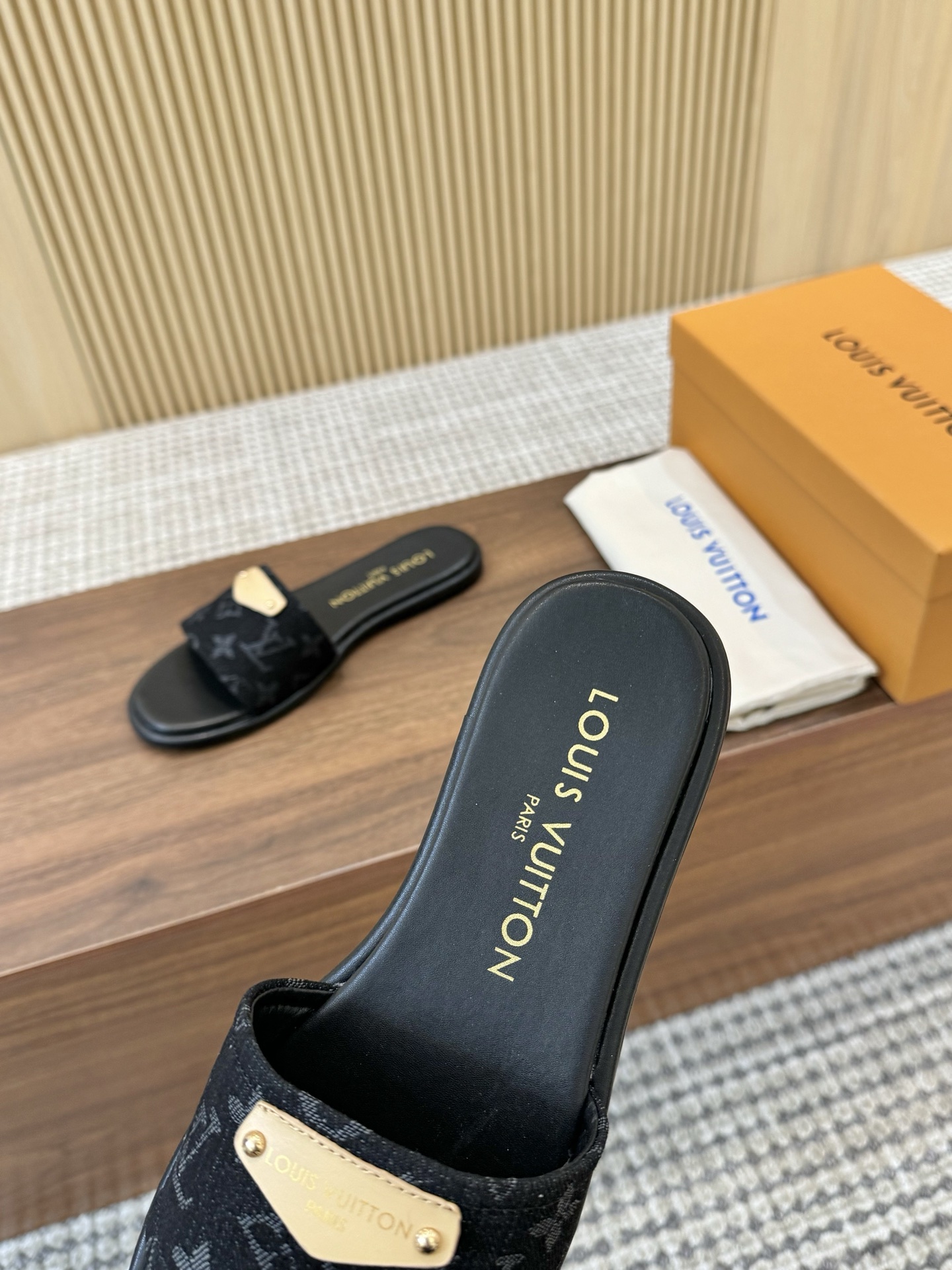 [TOP] Louis Vuitton LV Rubber-Soled Slippers - 6 Colour