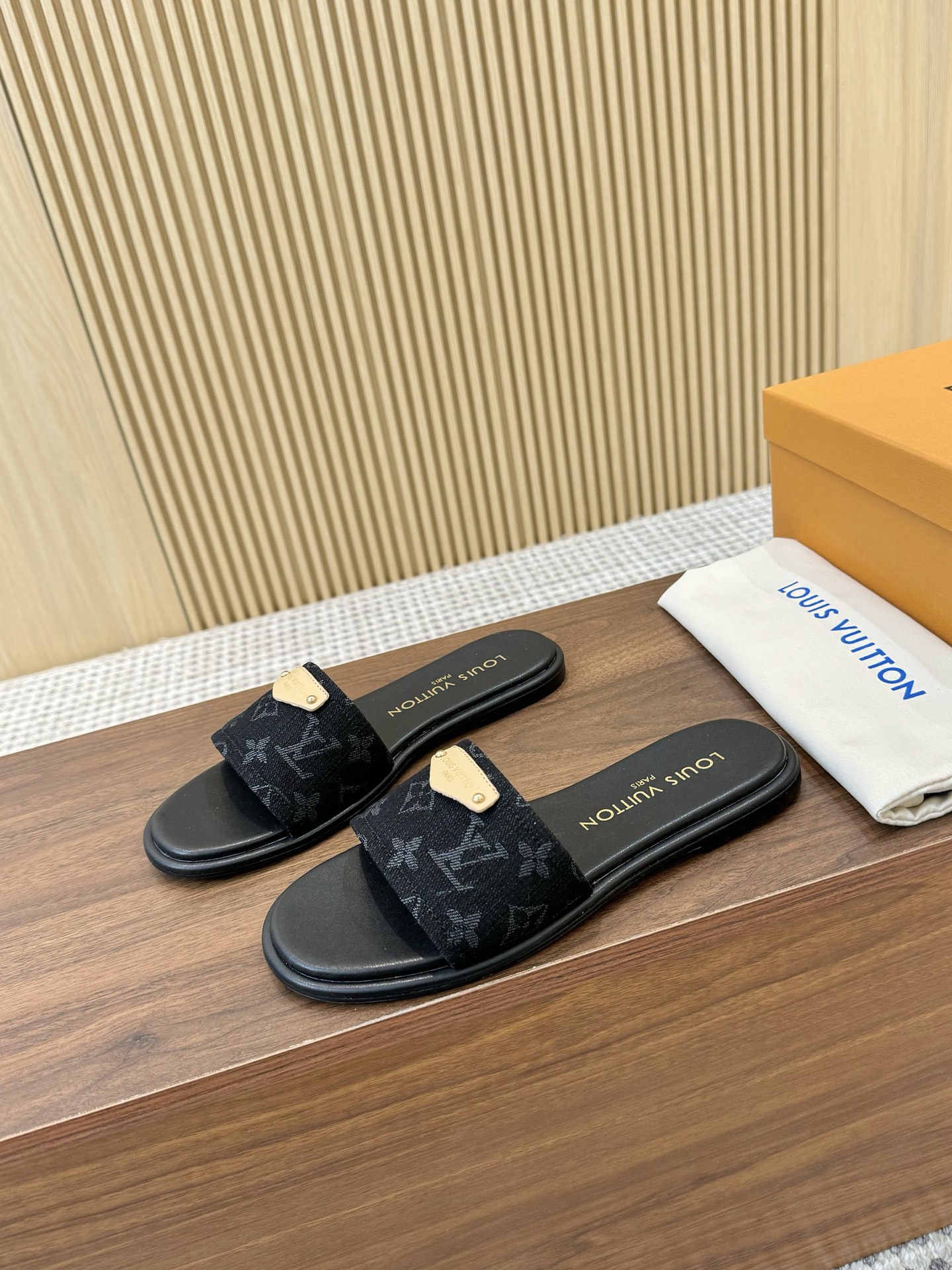 [TOP] Louis Vuitton LV Rubber-Soled Slippers - 6 Colour