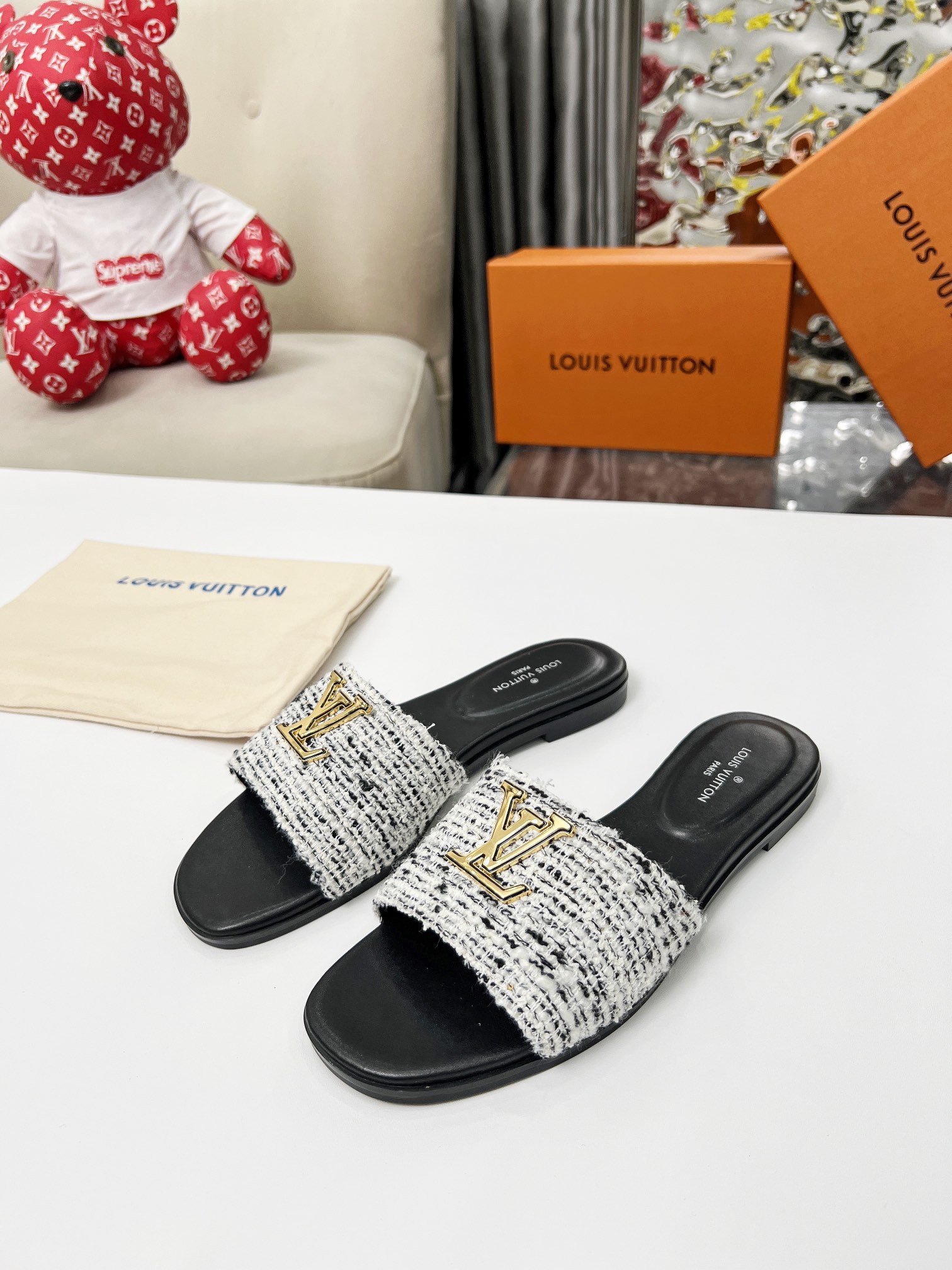 [TOP] Louis Vuitton LV Rubber-Soled Slippers - 4 Colour