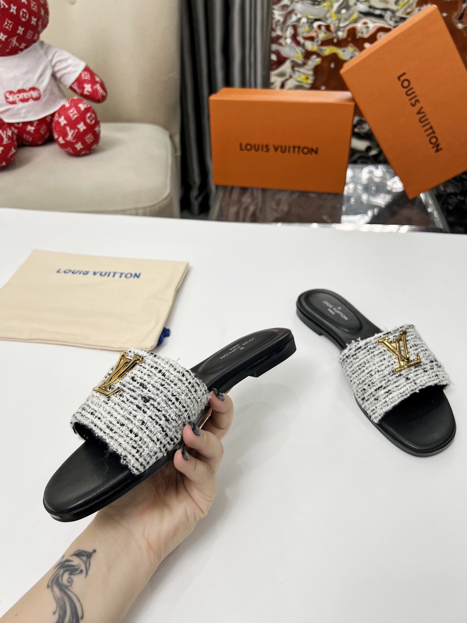 [TOP] Louis Vuitton LV Rubber-Soled Slippers - 4 Colour