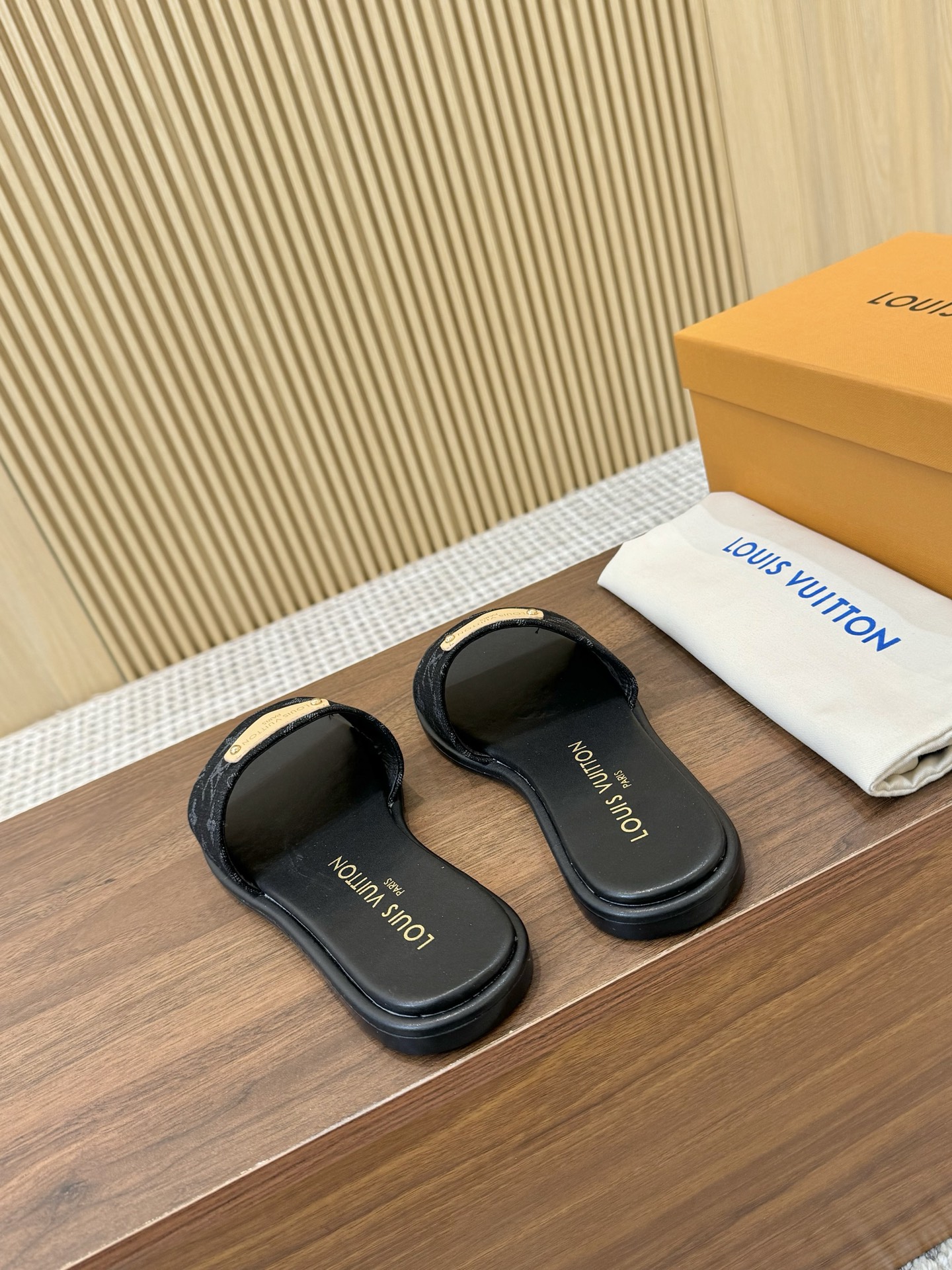 [TOP] Louis Vuitton LV Rubber-Soled Slippers - 6 Colour