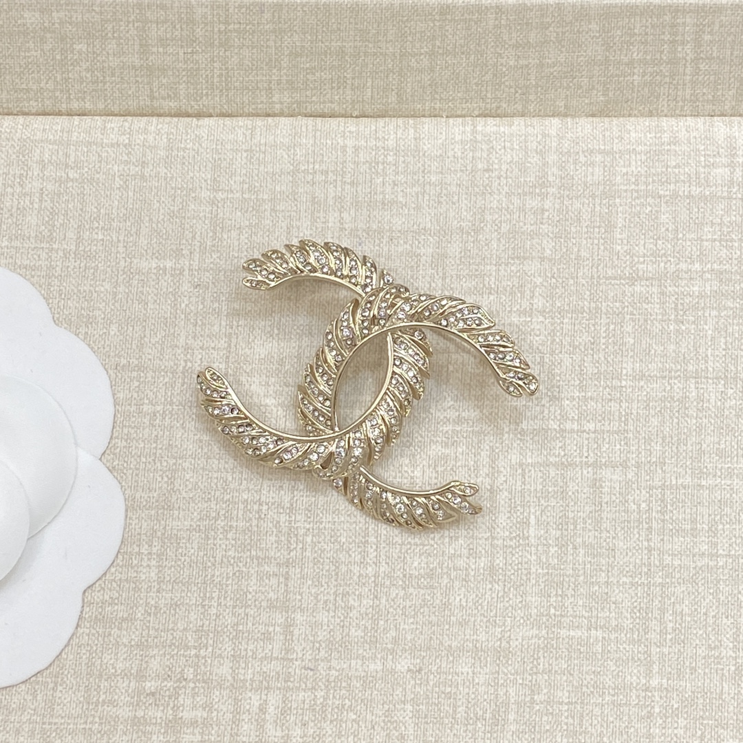 [TOP] CHANEL CC Brooch - Gold