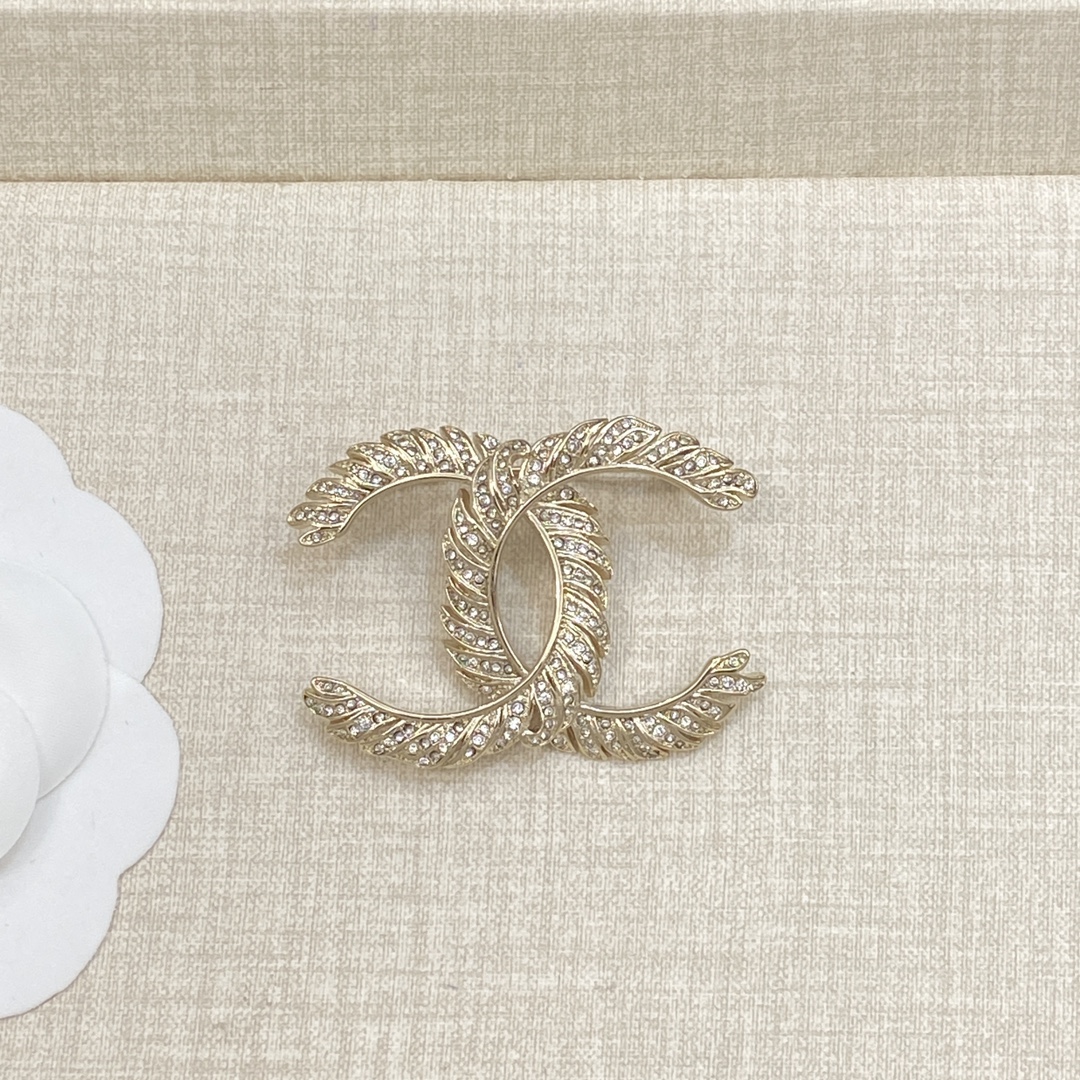 [TOP] CHANEL CC Brooch - Gold