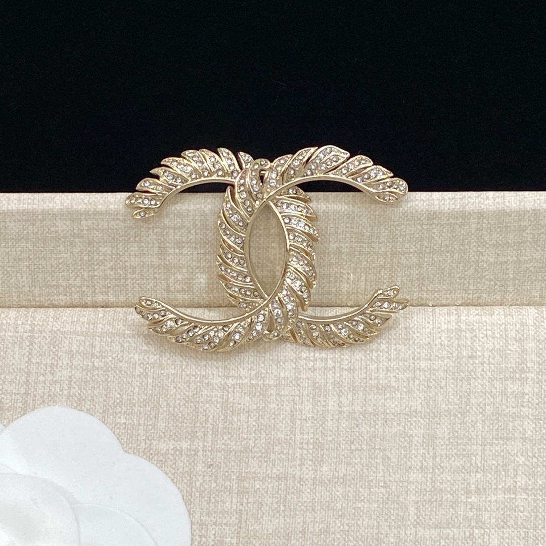 [TOP] CHANEL CC Brooch - Gold