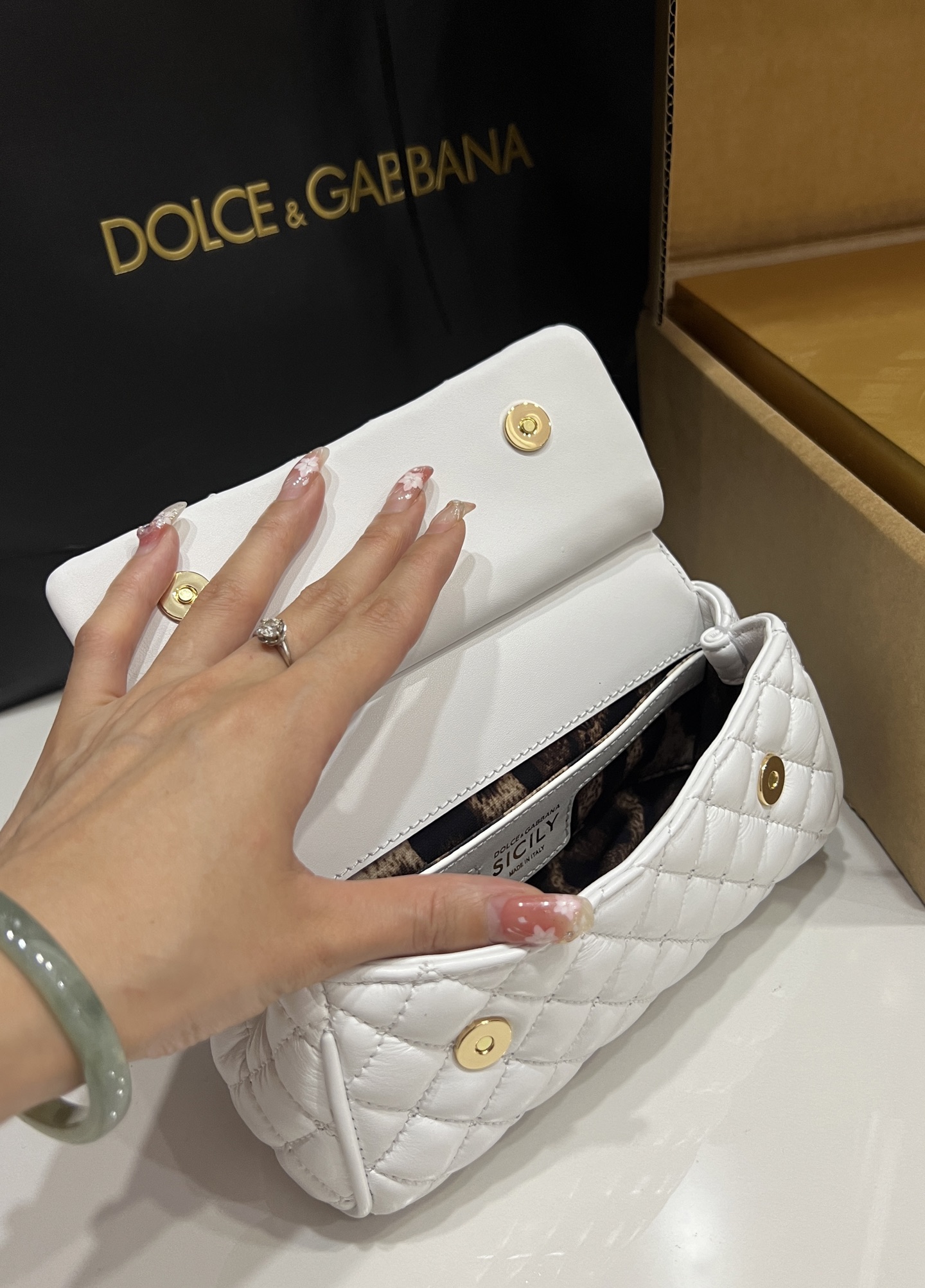 [TOP] Dolce & Gabbana D&G Calfskin Sicily Bag 18cm/20cm - White/Black
