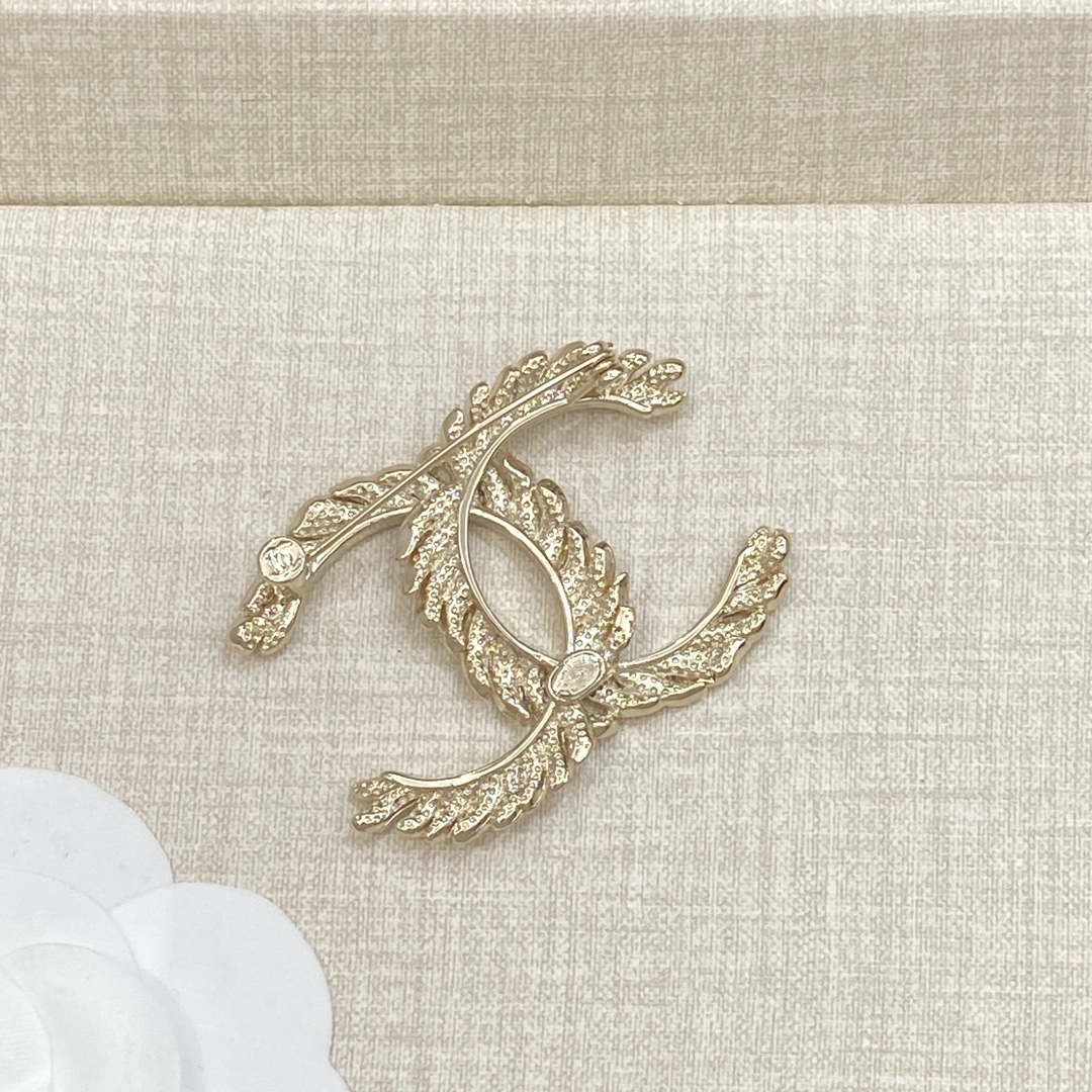 [TOP] CHANEL CC Brooch - Gold