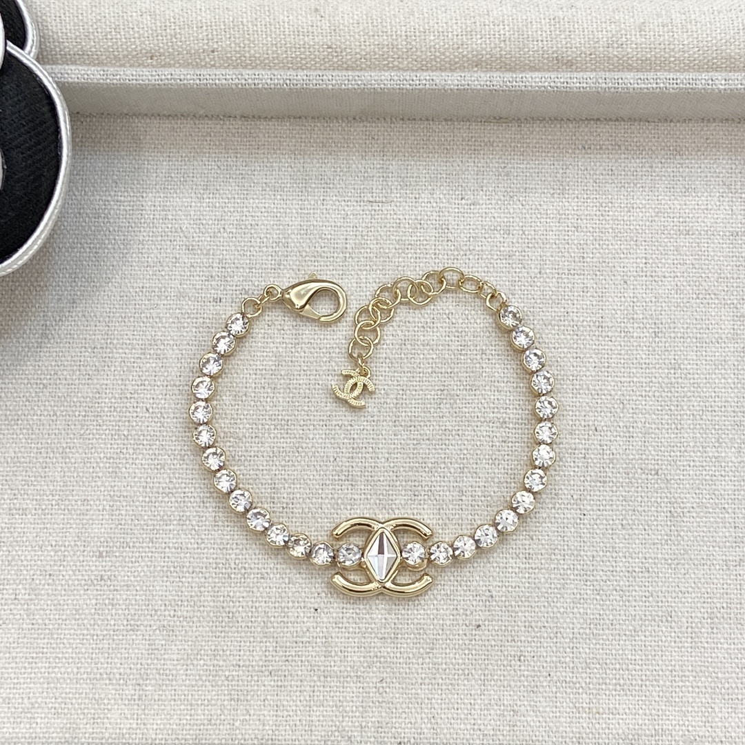 [TOP] CHANEL Bracelet - Gold