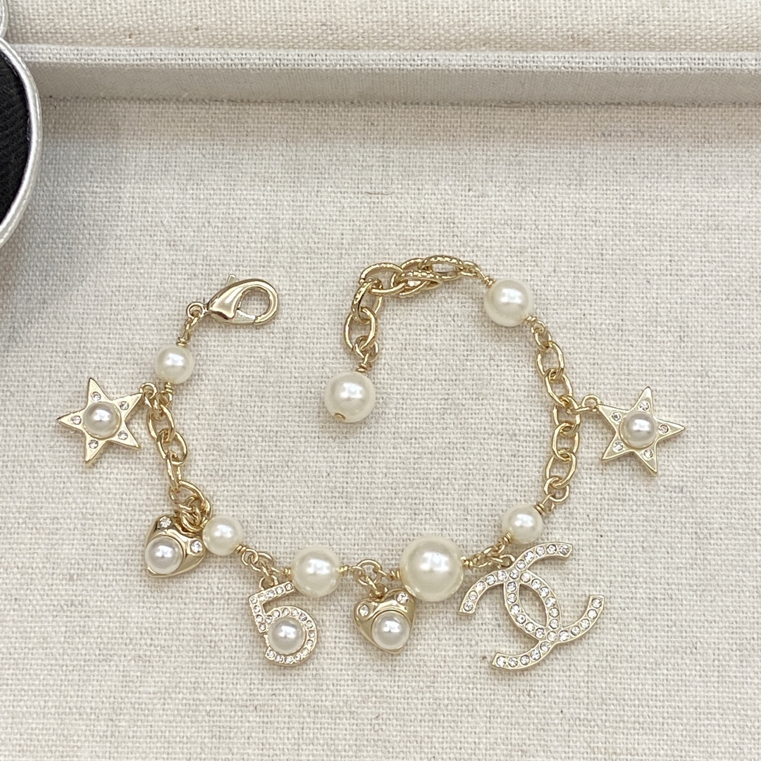 [TOP] CHANEL Bracelet - Gold