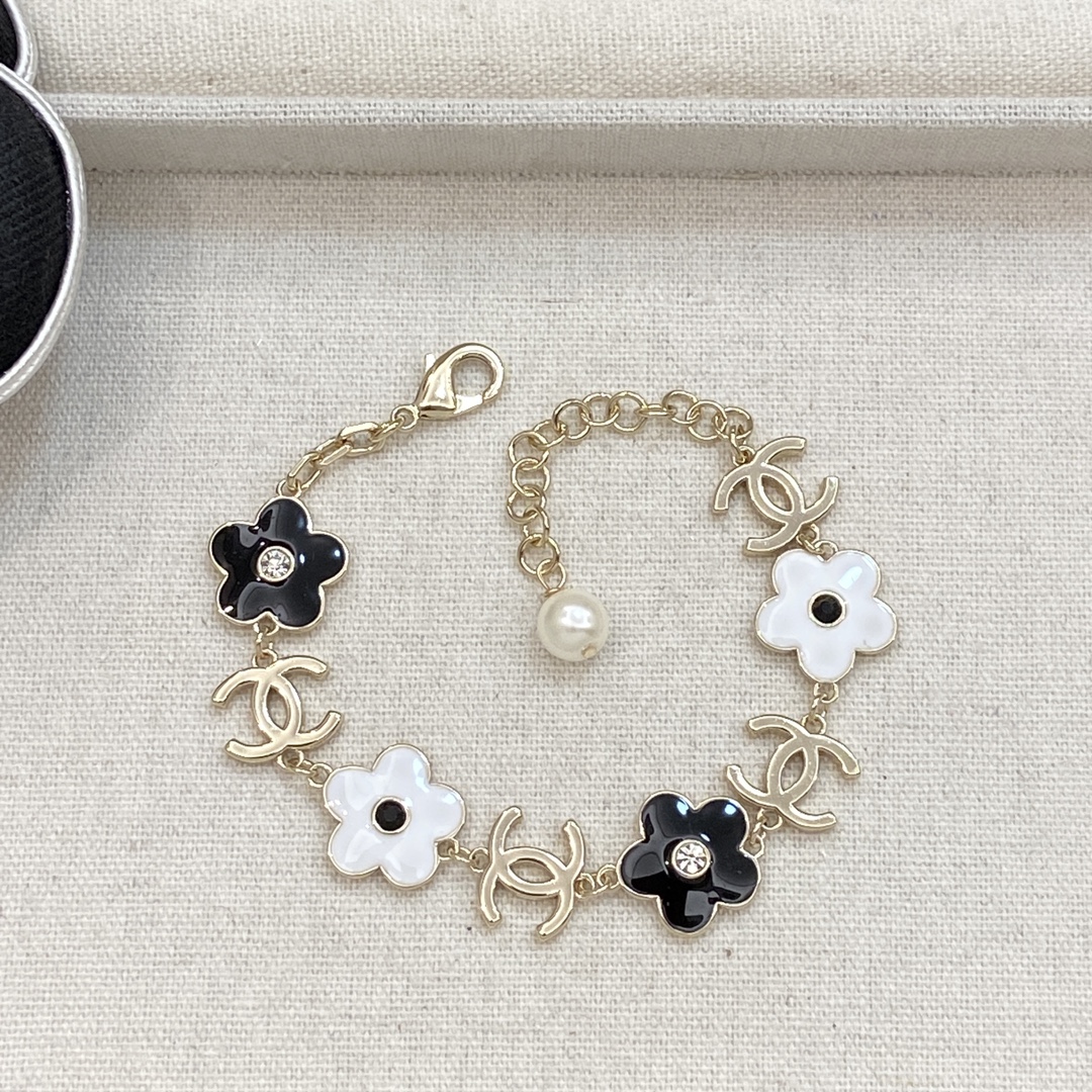 [TOP] CHANEL Bracelet - Gold