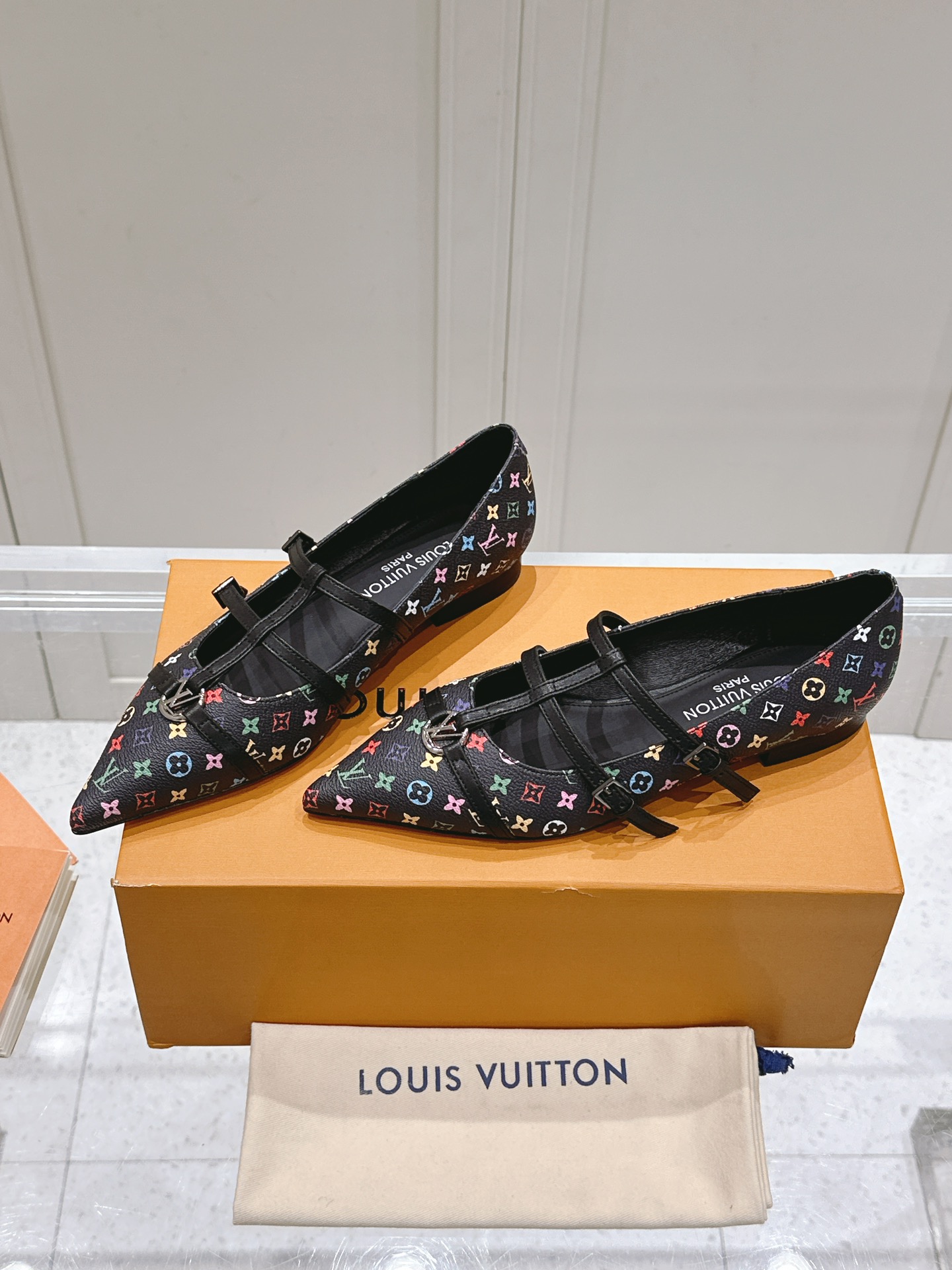 [TOP] Louis Vuitton LV Flats - 4 Color