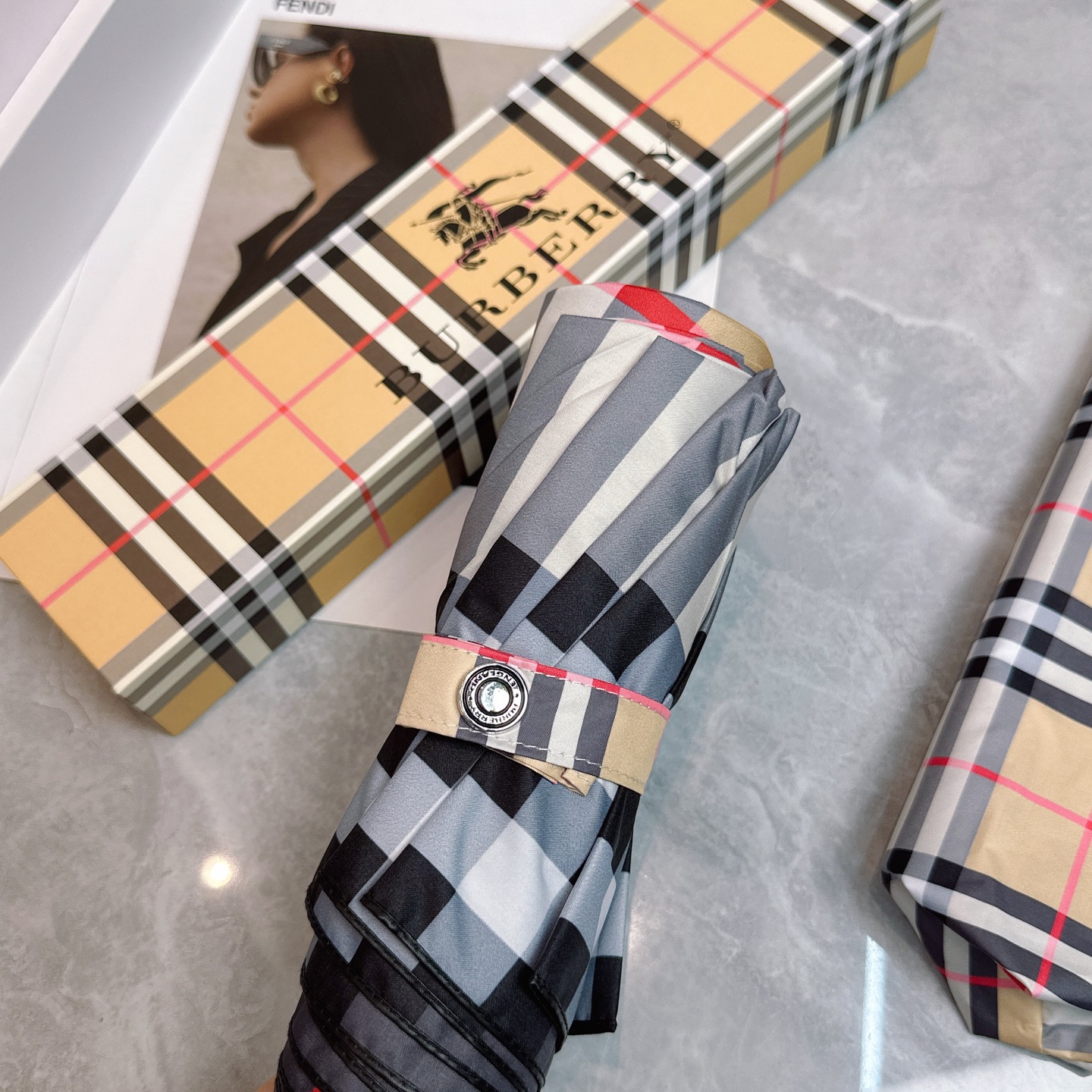 [TOP] BURBERRY Umbrella - Brown