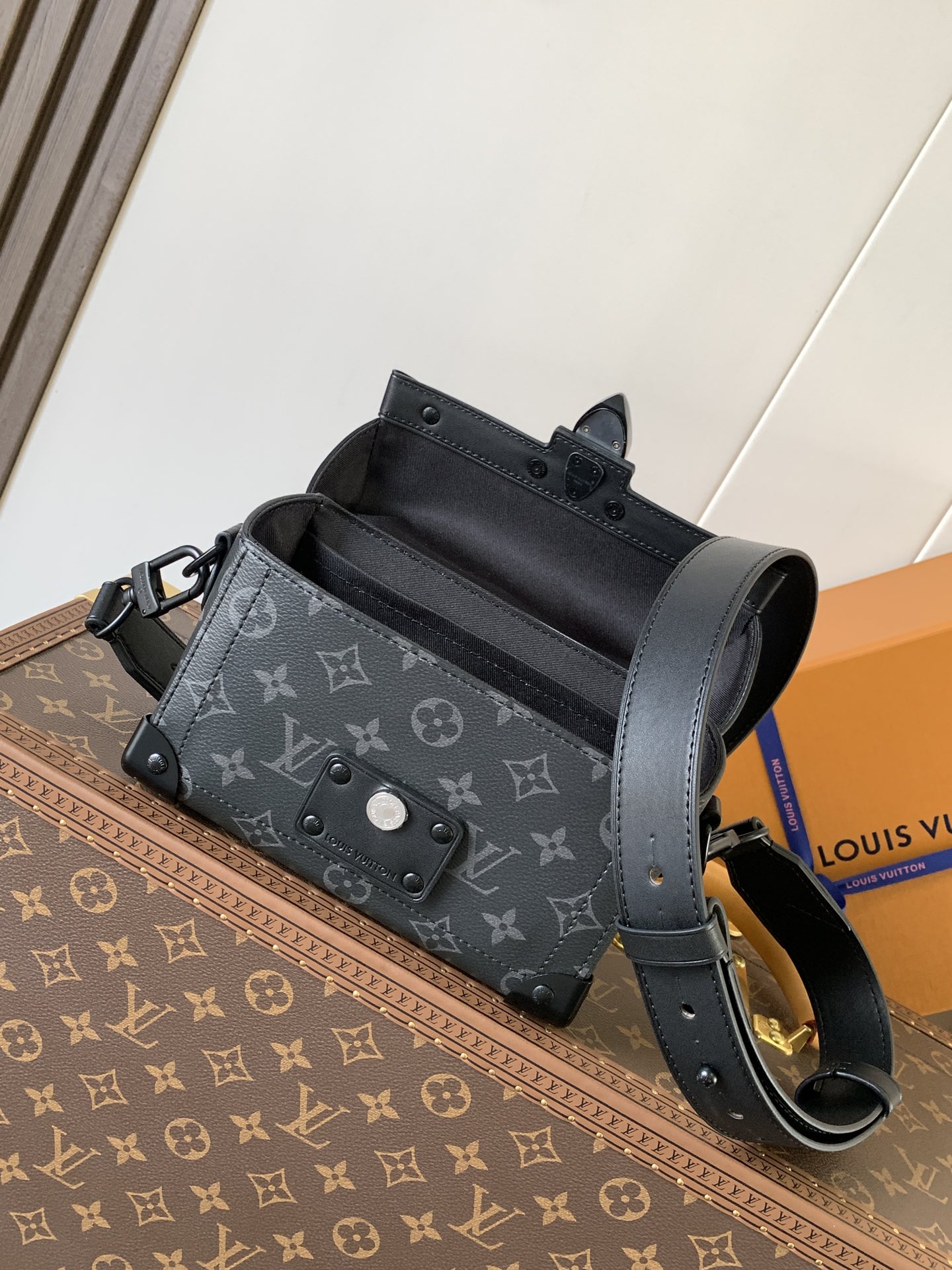 [TOP] Louis Vuitton LV  Soul Trunk Handbag 19x15x7cm - Black
