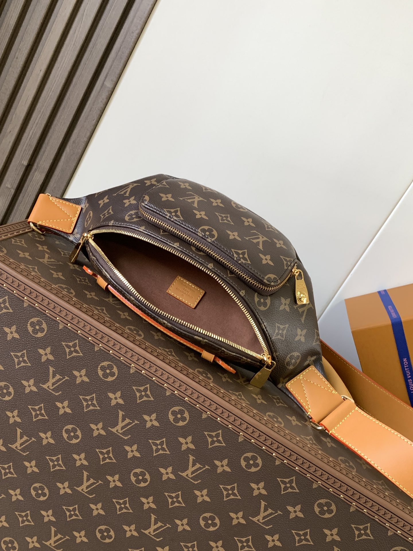 [TOP] Louis Vuitton LV Monogram Shadow Rush Bag 30x15x8cm - Brown