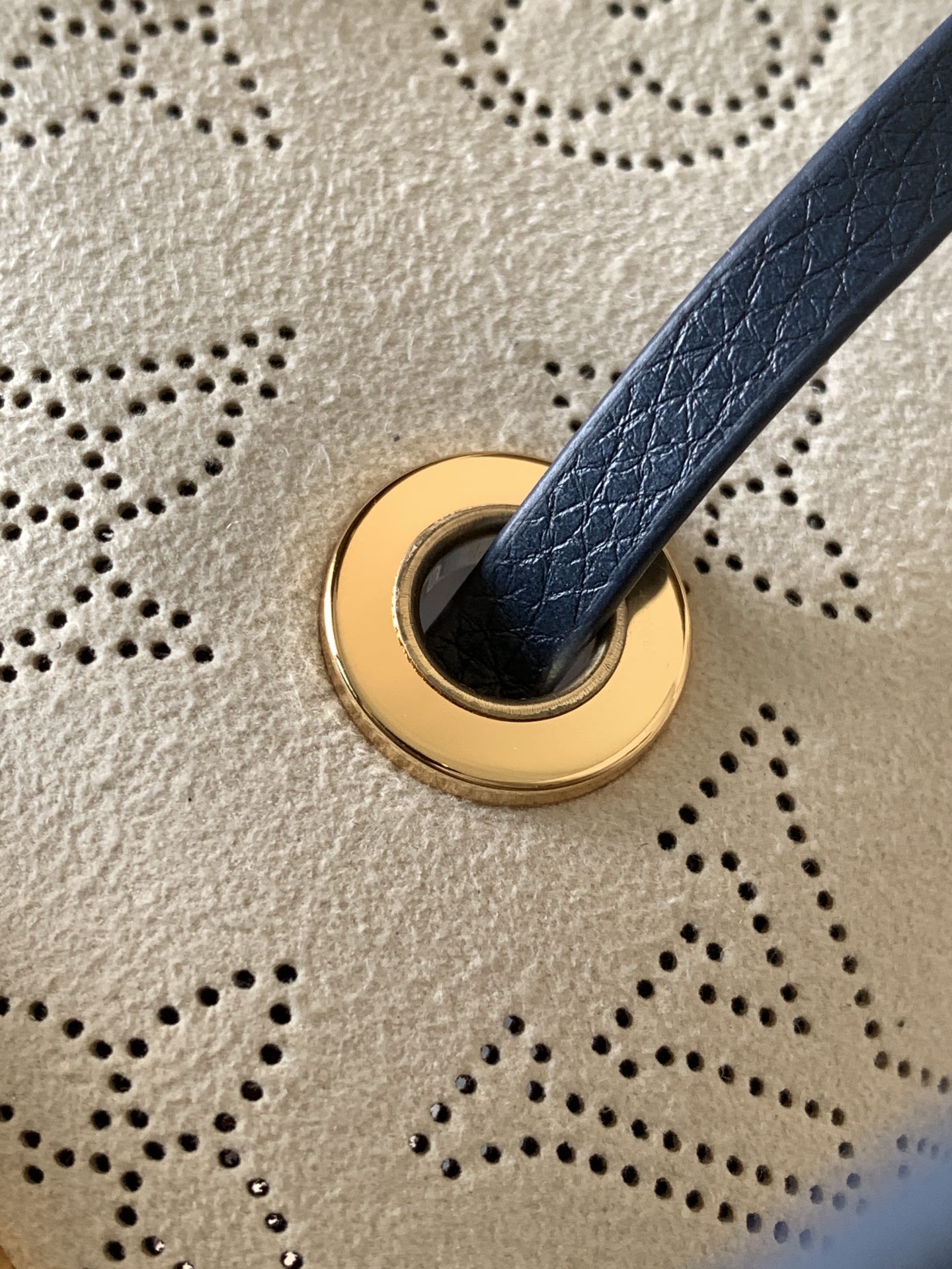 [TOP] Louis Vuitton LV Bella Handbag 22x14x19cm - Dark Blue