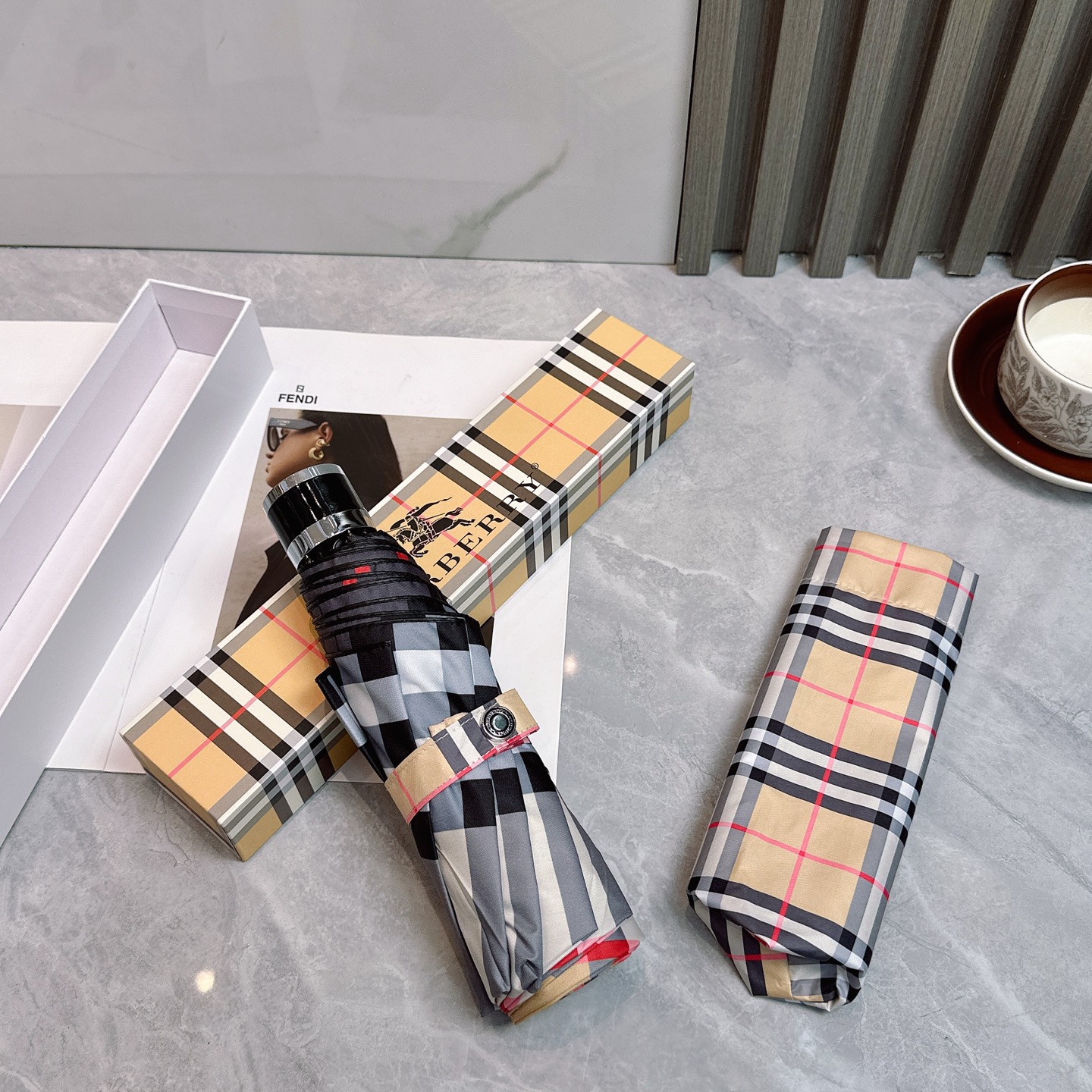 [TOP] BURBERRY Umbrella - Brown