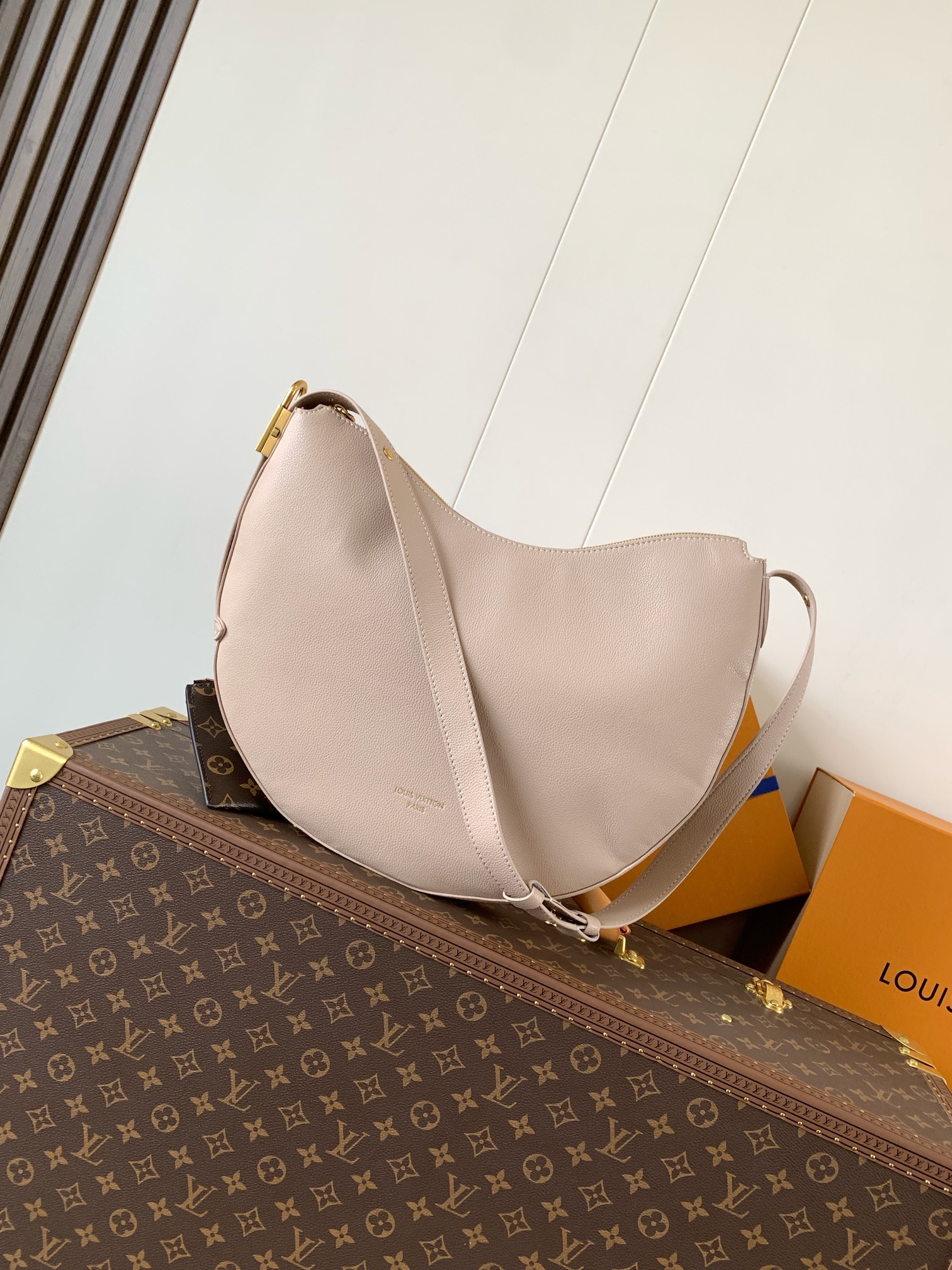 [TOP] Louis Vuitton LV Low-key Cookie Medium-Sized Handbag 26*5*32cm - 3 Colors