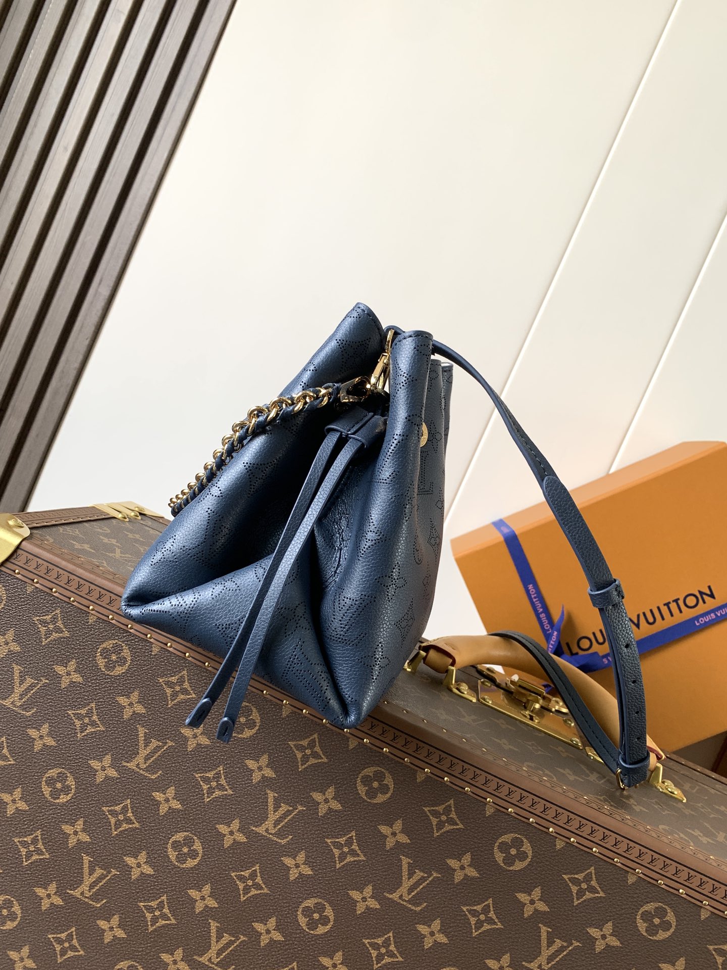 [TOP] Louis Vuitton LV Bella Handbag 22x14x19cm - Dark Blue