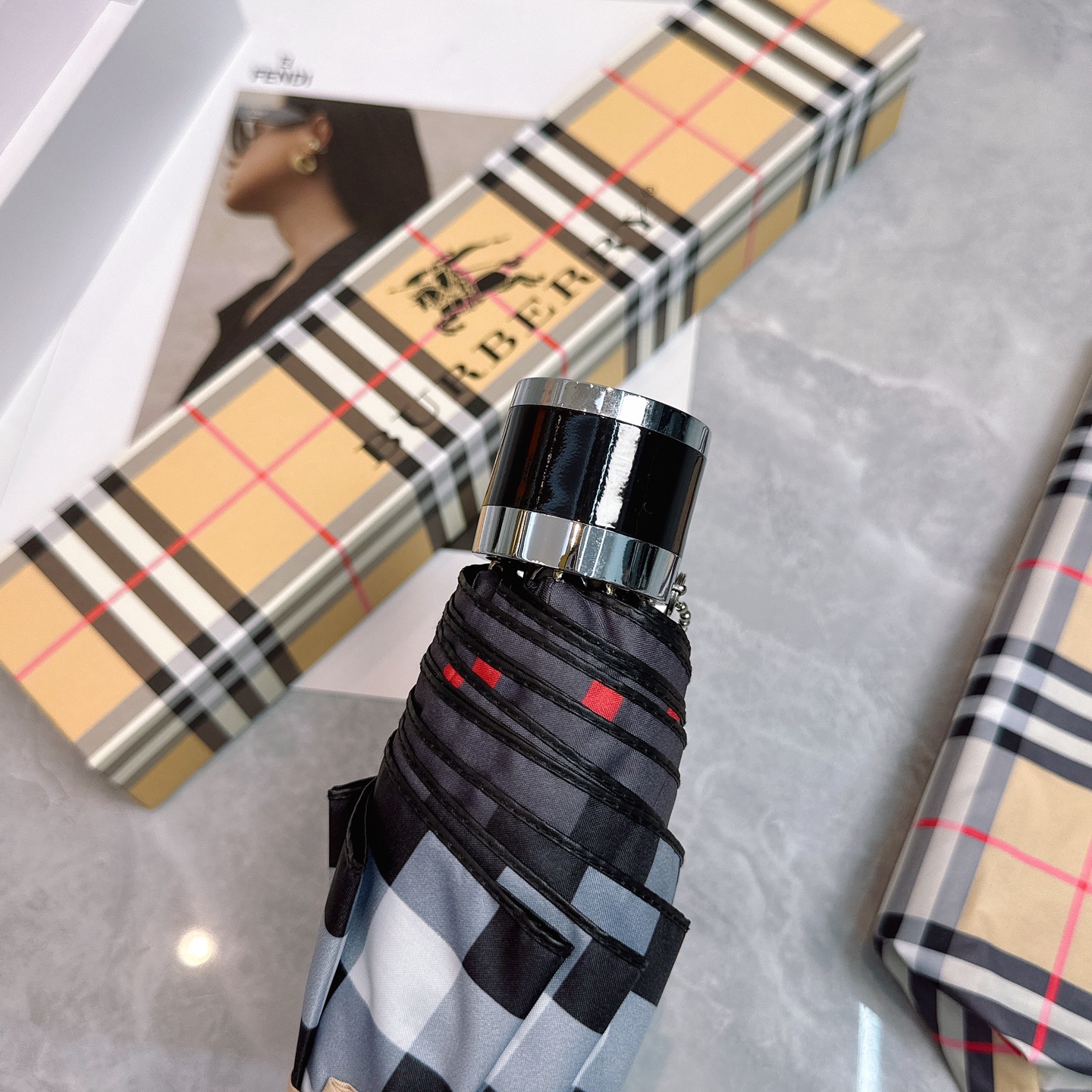 [TOP] BURBERRY Umbrella - Brown