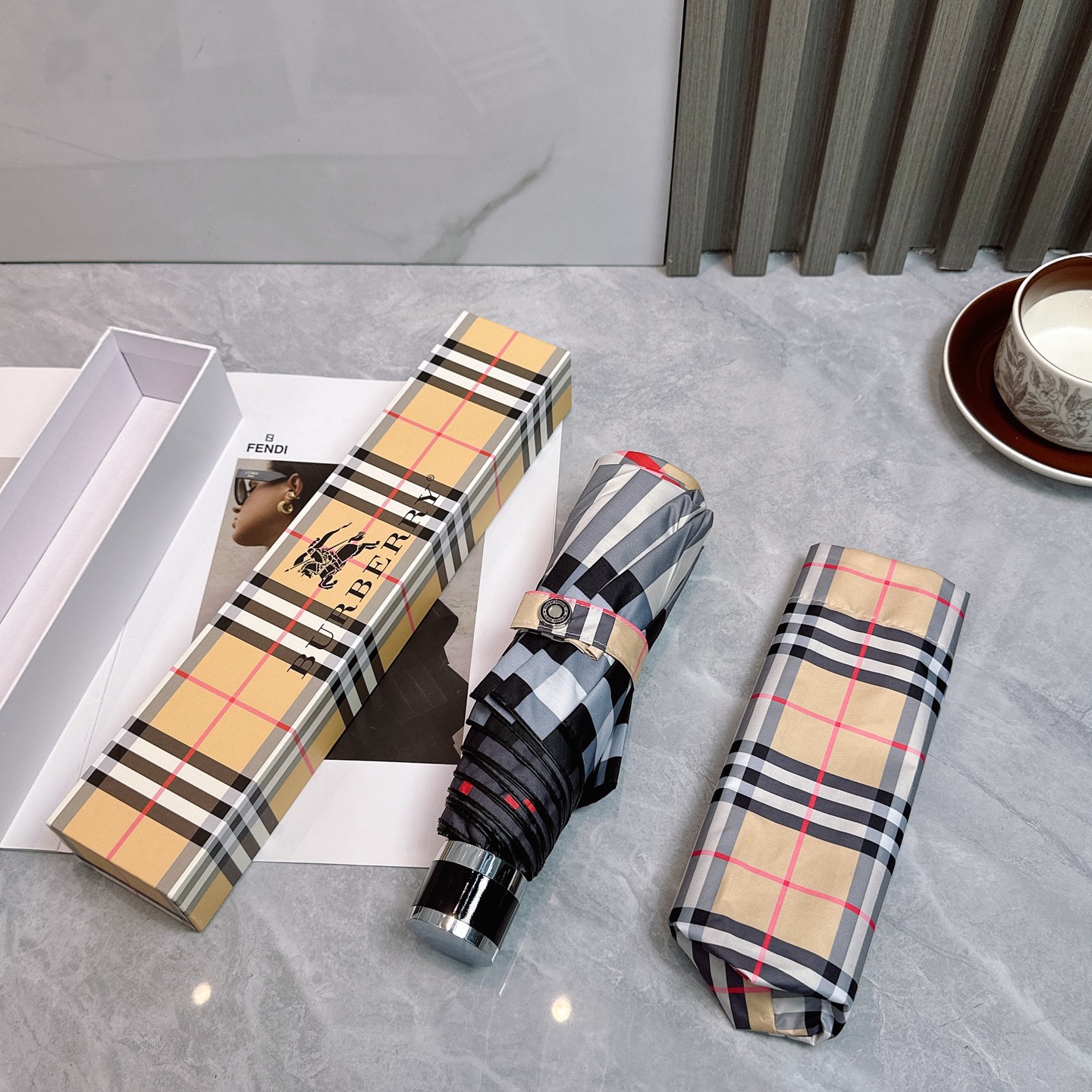 [TOP] BURBERRY Umbrella - Brown