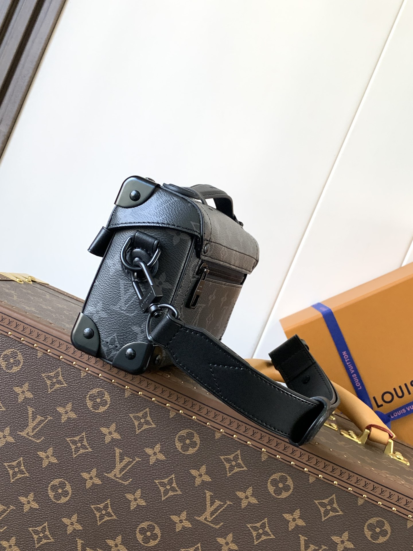 [TOP] Louis Vuitton LV  Soul Trunk Handbag 19x15x7cm - Black