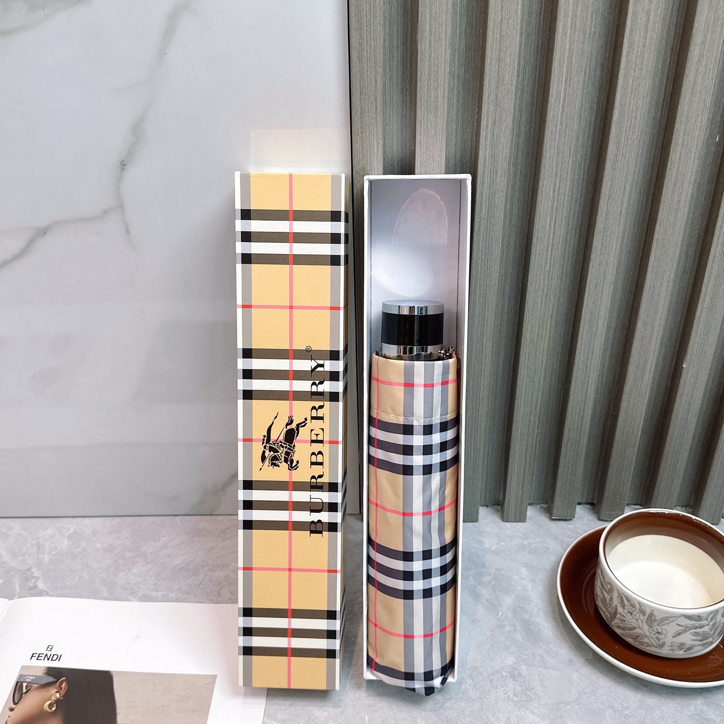 [TOP] BURBERRY Umbrella - Brown