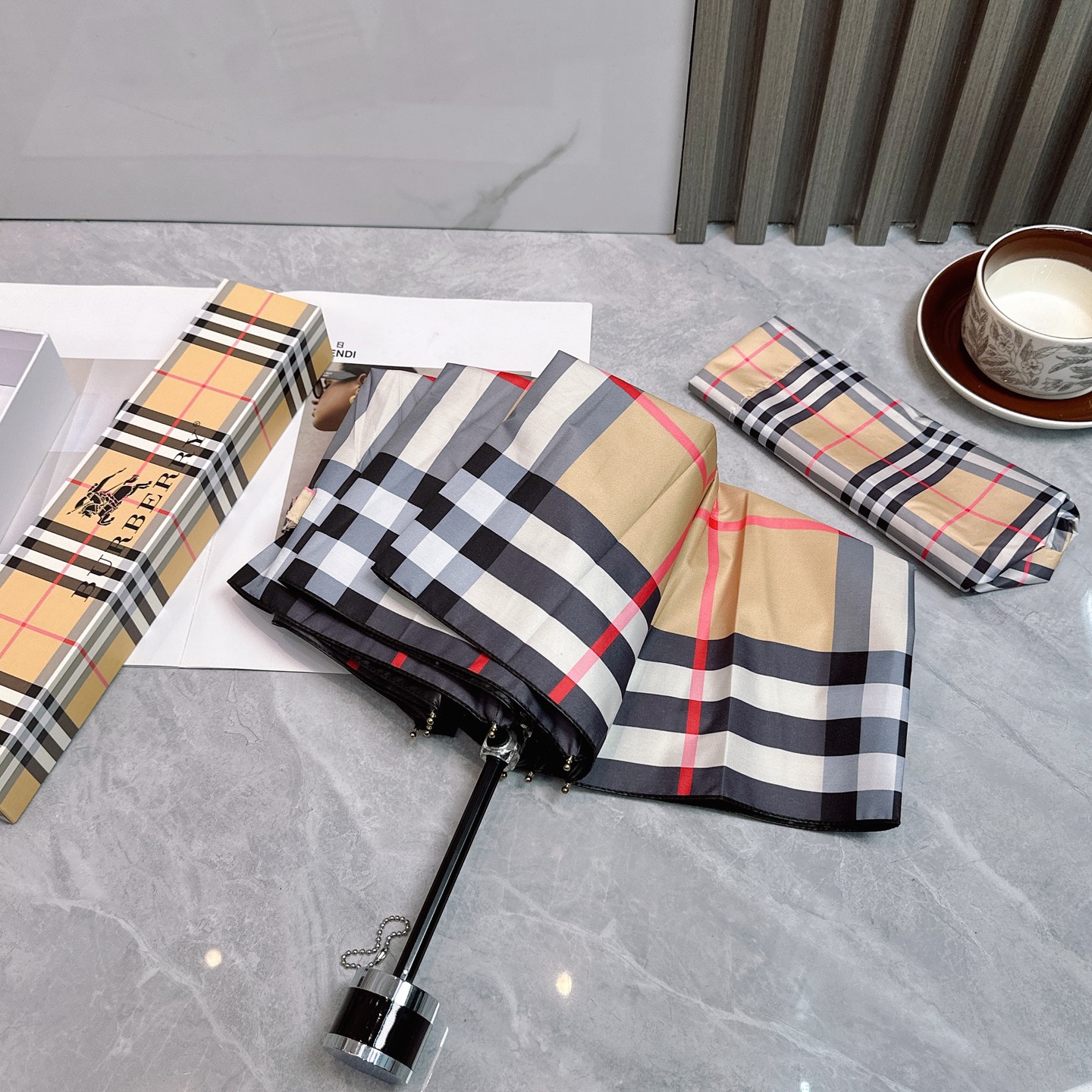 [TOP] BURBERRY Umbrella - Brown